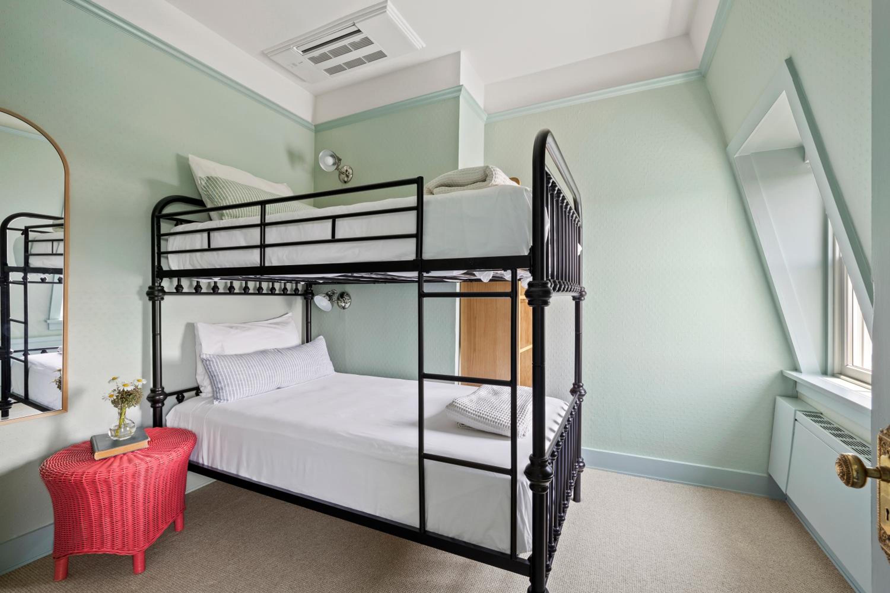 Deluxe Family Suite - Photo 1