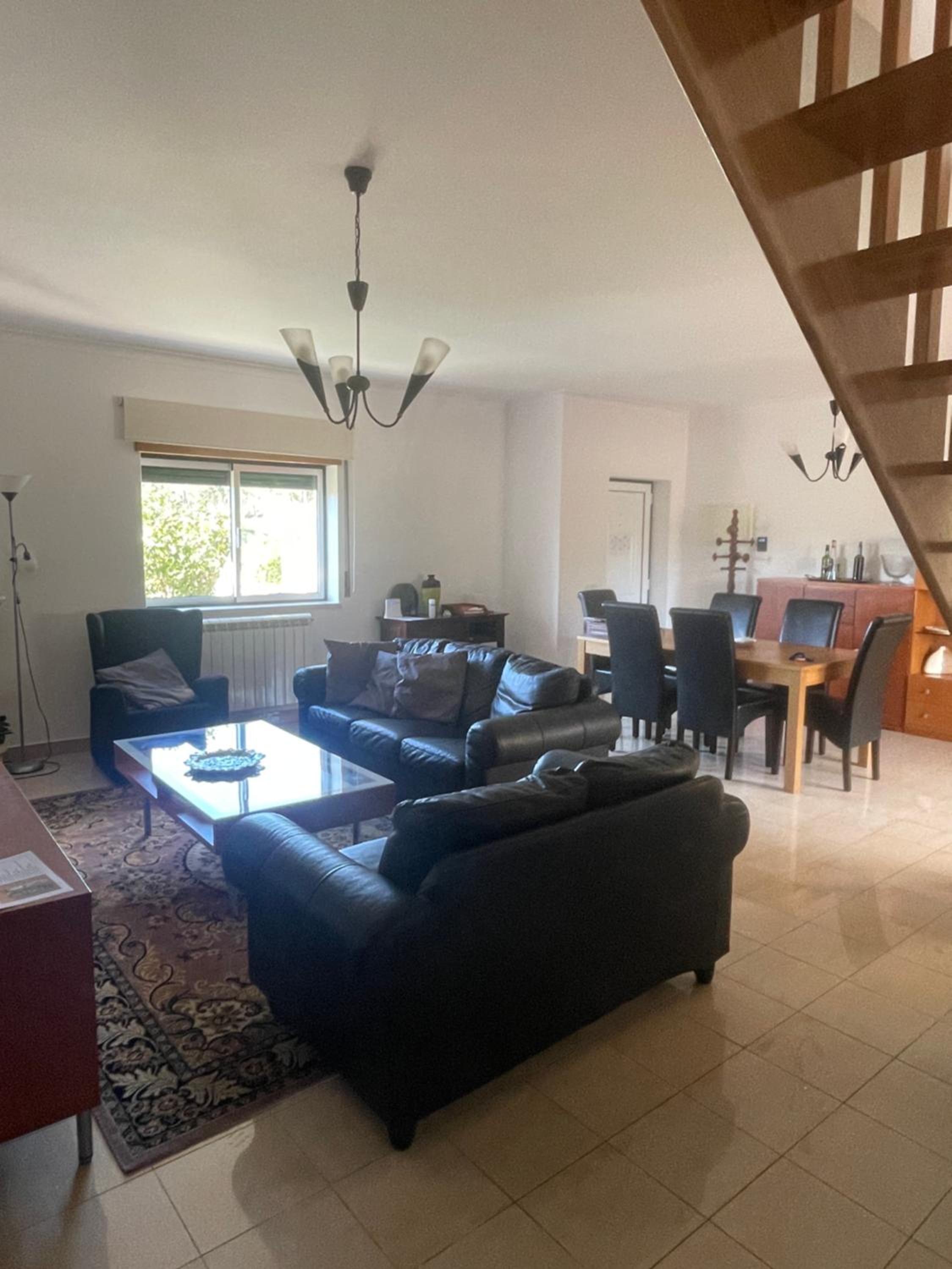 Five-Bedroom House photo 1