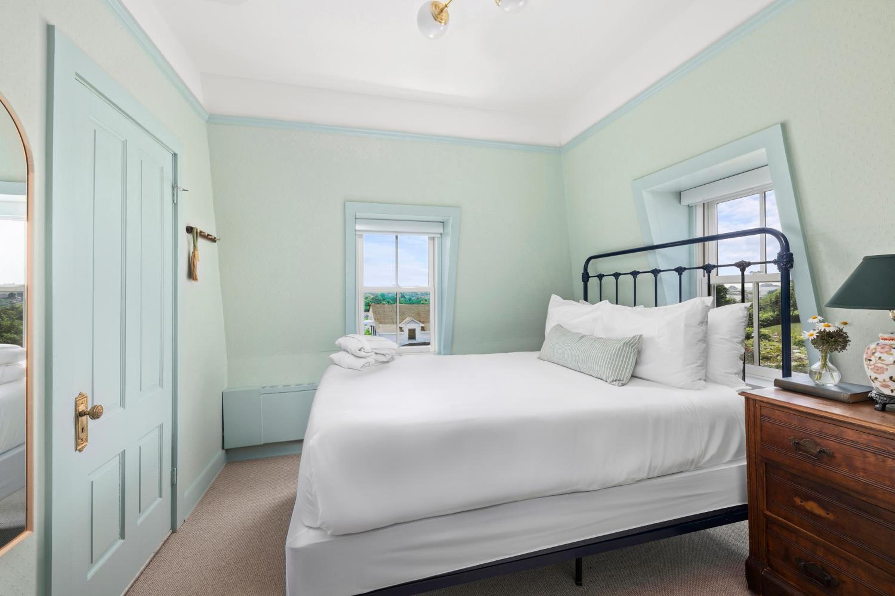 Deluxe Family Suite - Photo 4