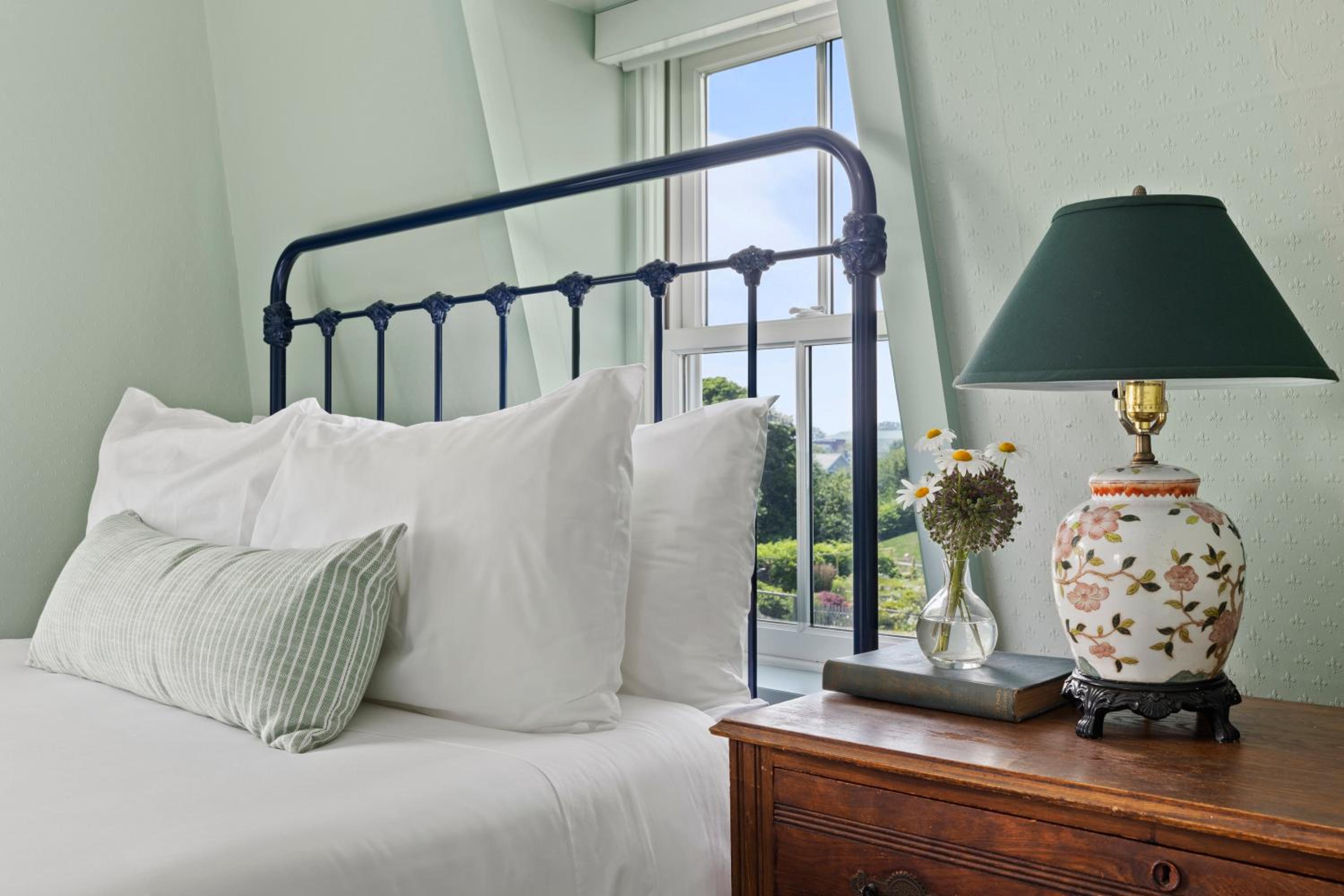 Deluxe Family Suite - Photo 3