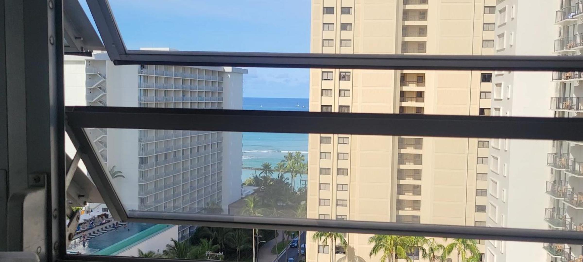 Waikiki Condo 2 Bedrooms 2 Bathrooms with 1 free parking space: Two-Bedroom Apartment photo