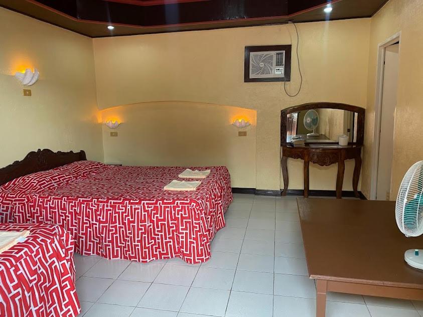 Deluxe Family Room - Photo 2