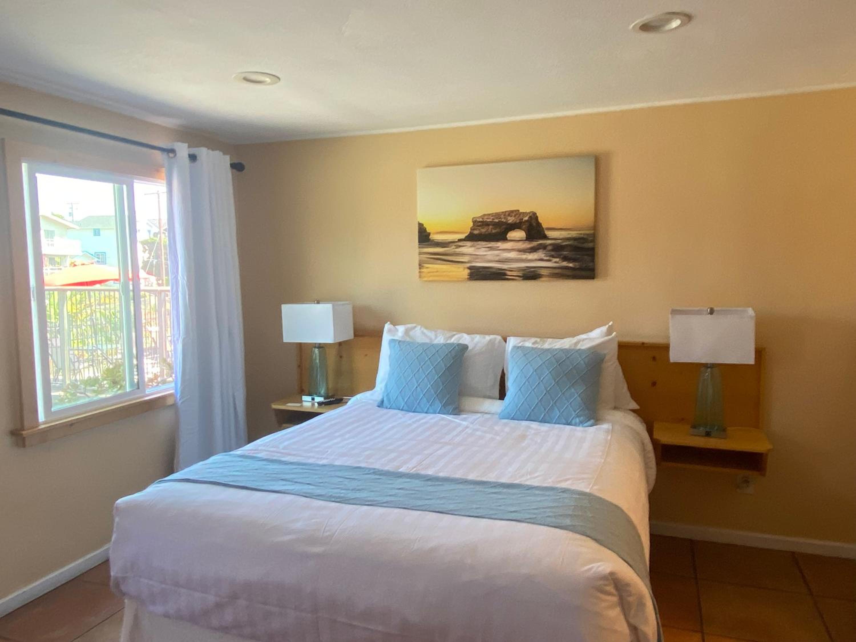 Queen Room photo 2
