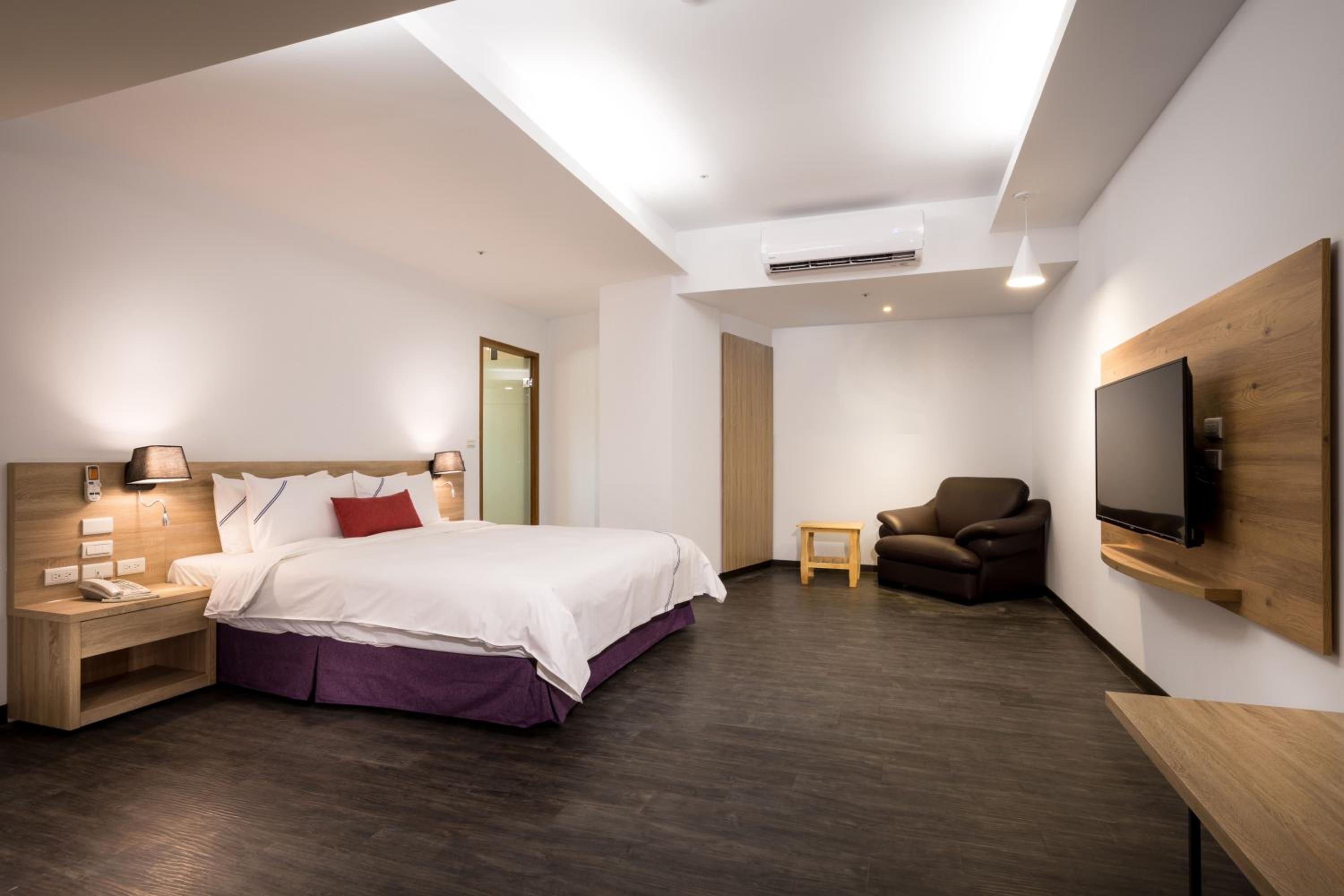 Deluxe Double Room with Bath photo 3