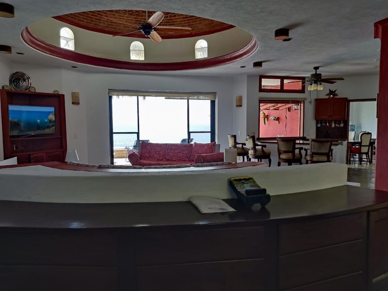 Five-Bedroom House photo 1