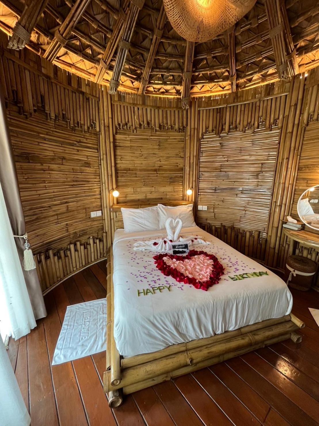 Double Room with Lake View - Photo 3