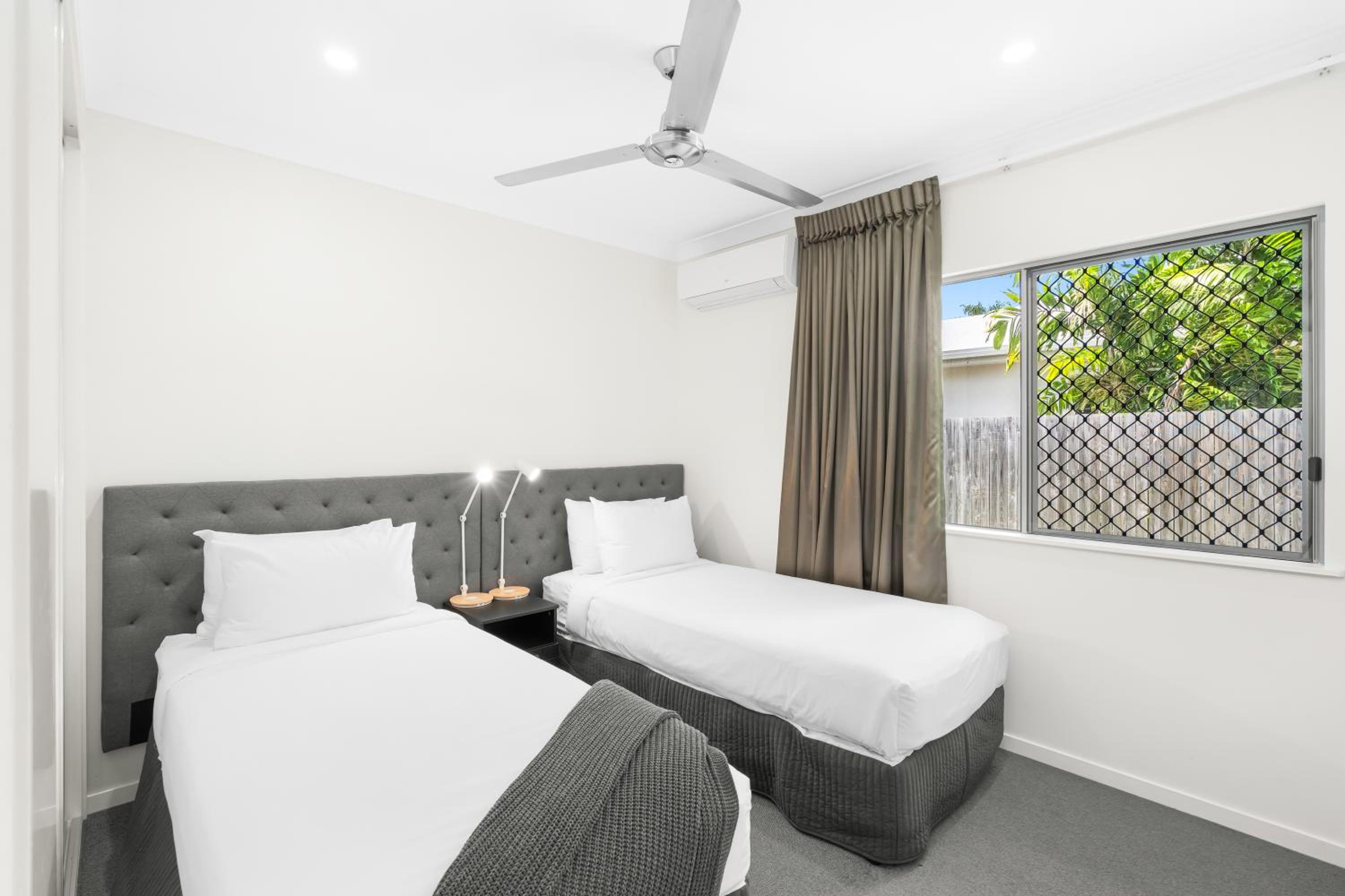 Three-Bedroom Villa photo 2