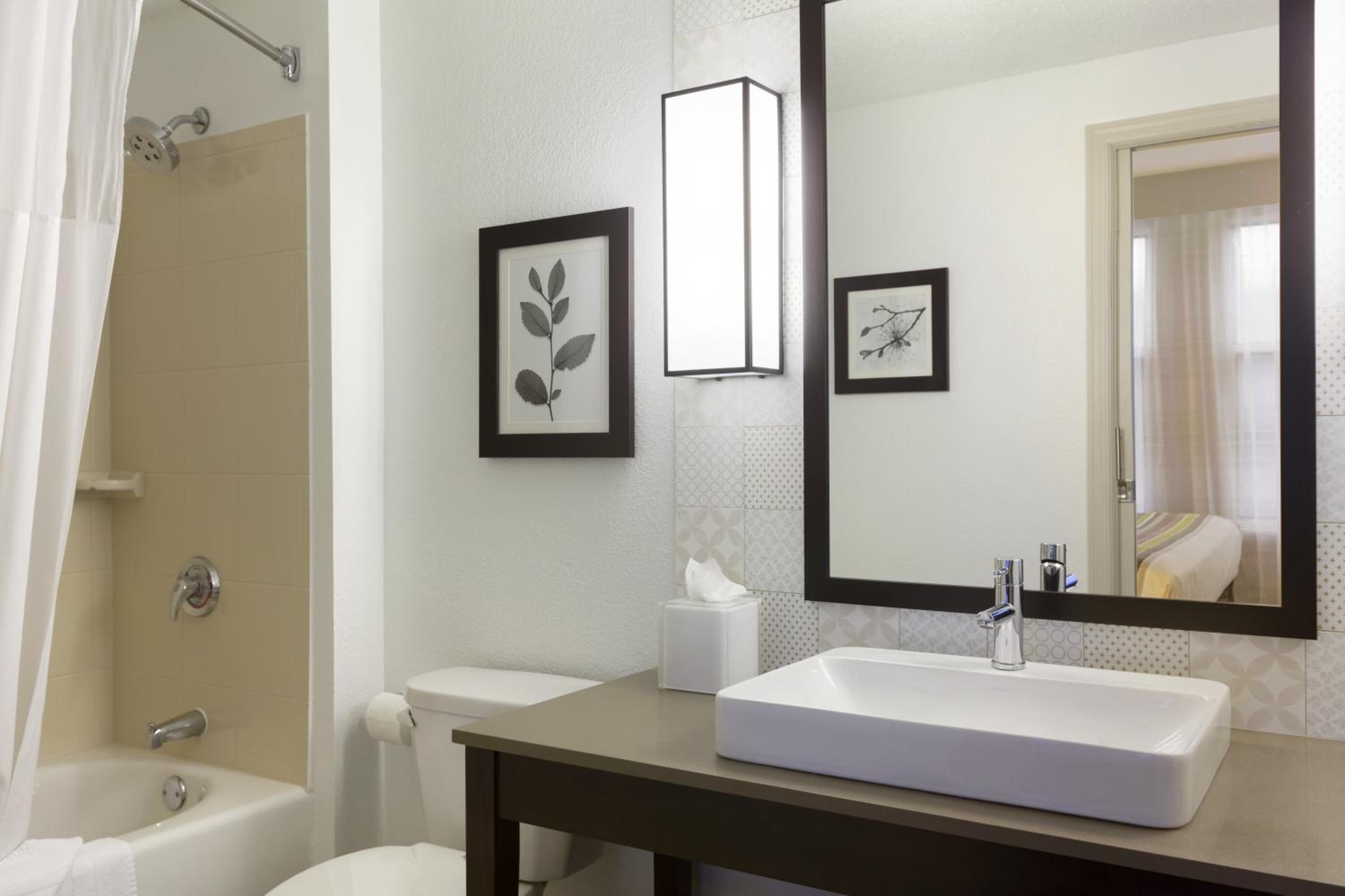 Queen Suite photo 2