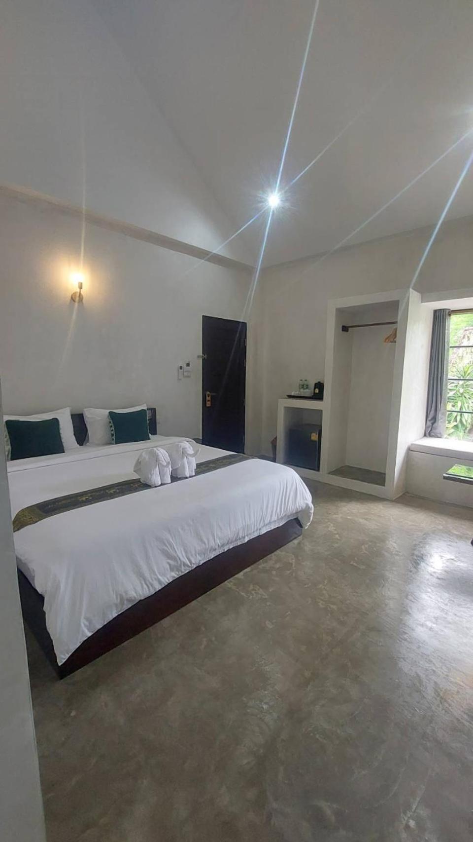 Superior King Room - Photo 12