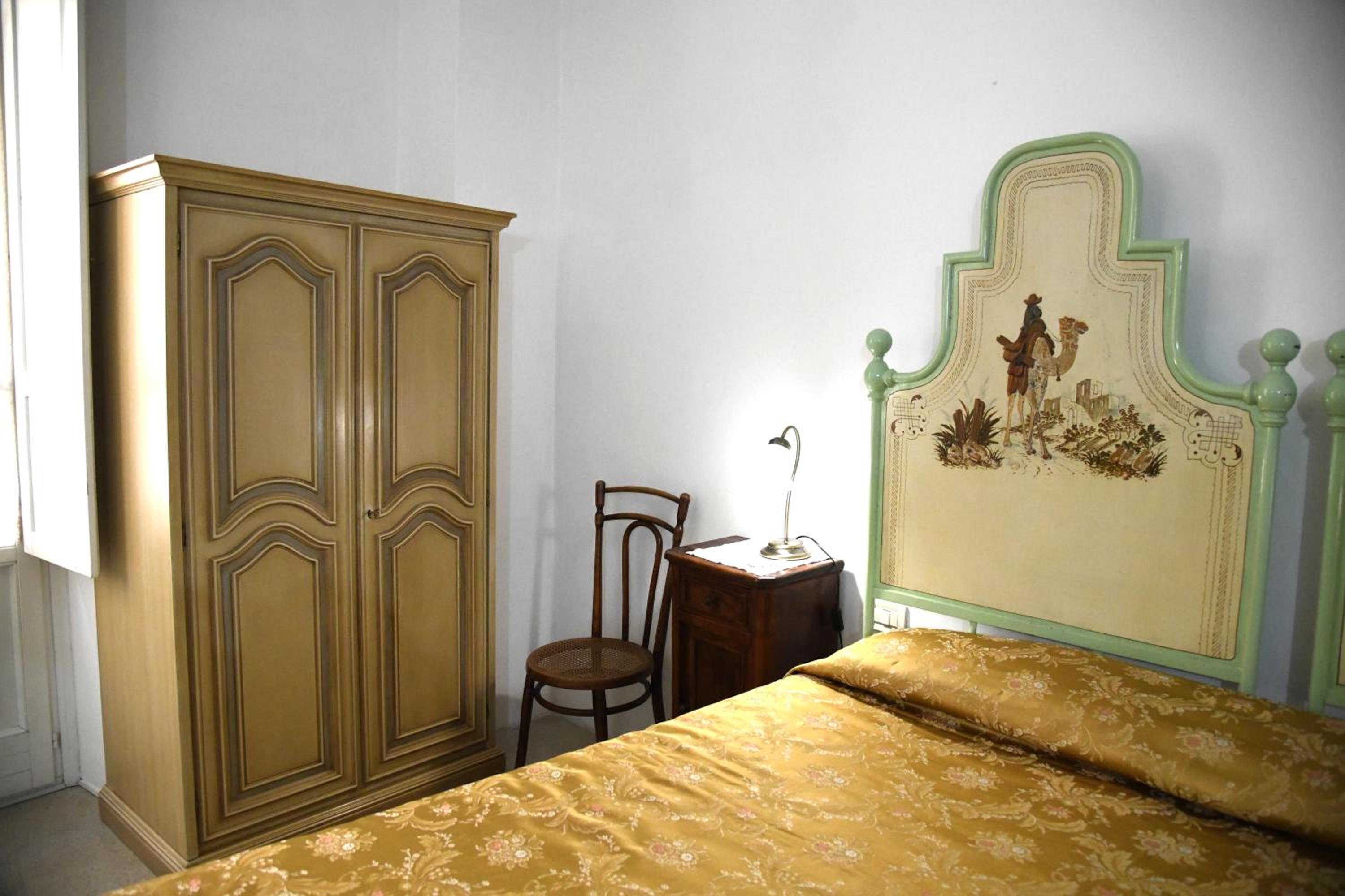 Double Room with Private Bathroom - Photo 9