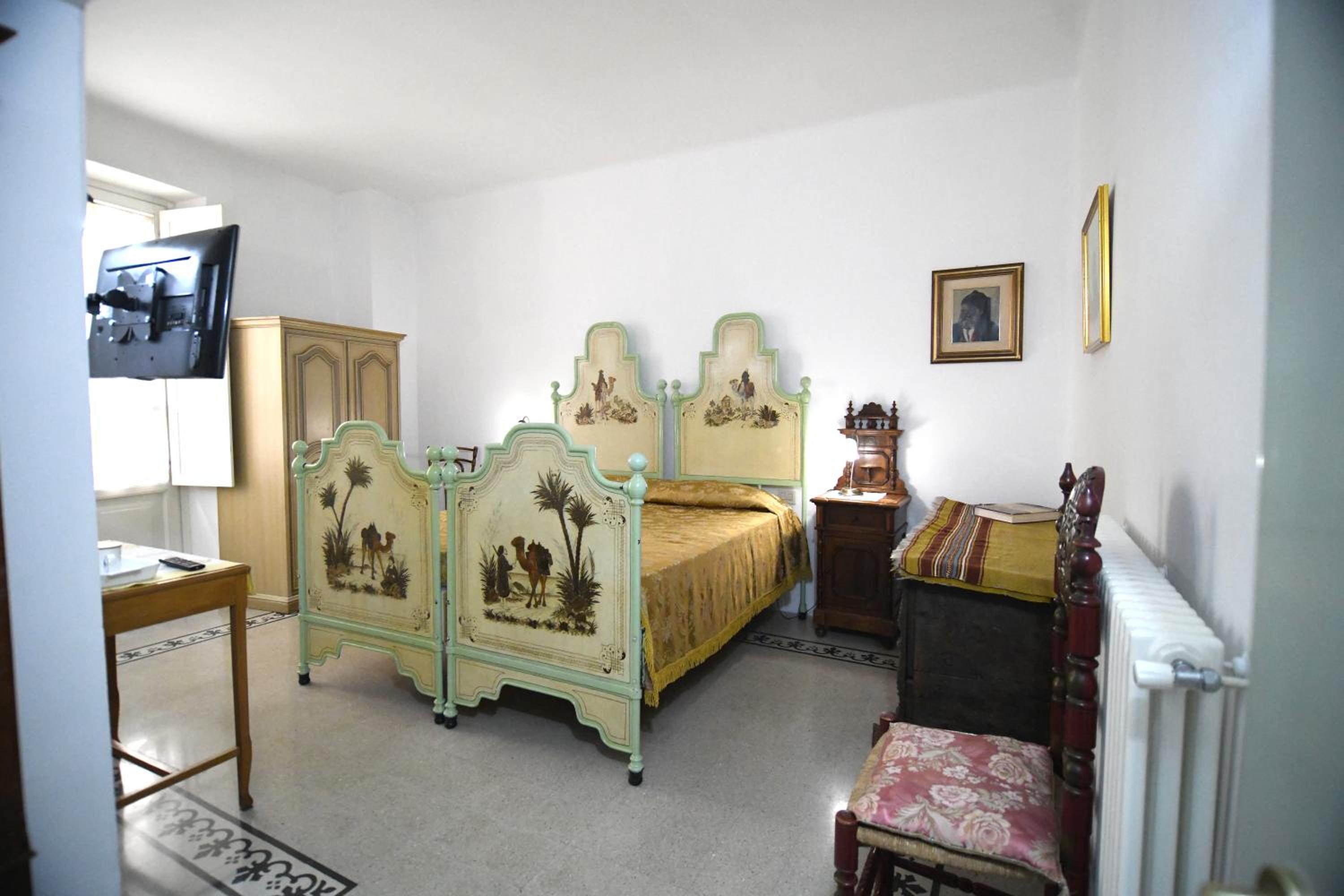 Double Room with Private Bathroom - Photo 6