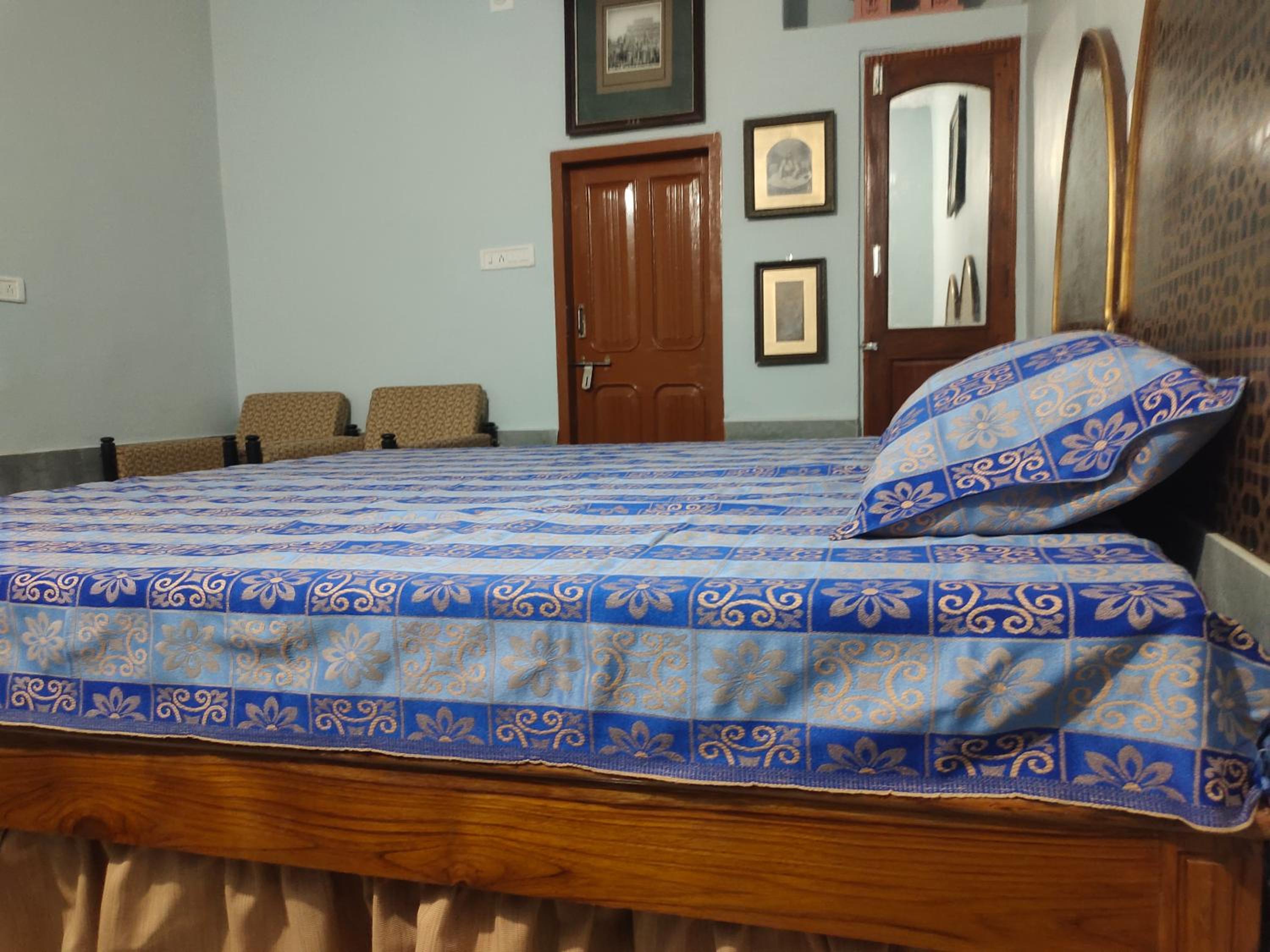Deluxe Room (2 Adults + 1 Child) photo 1
