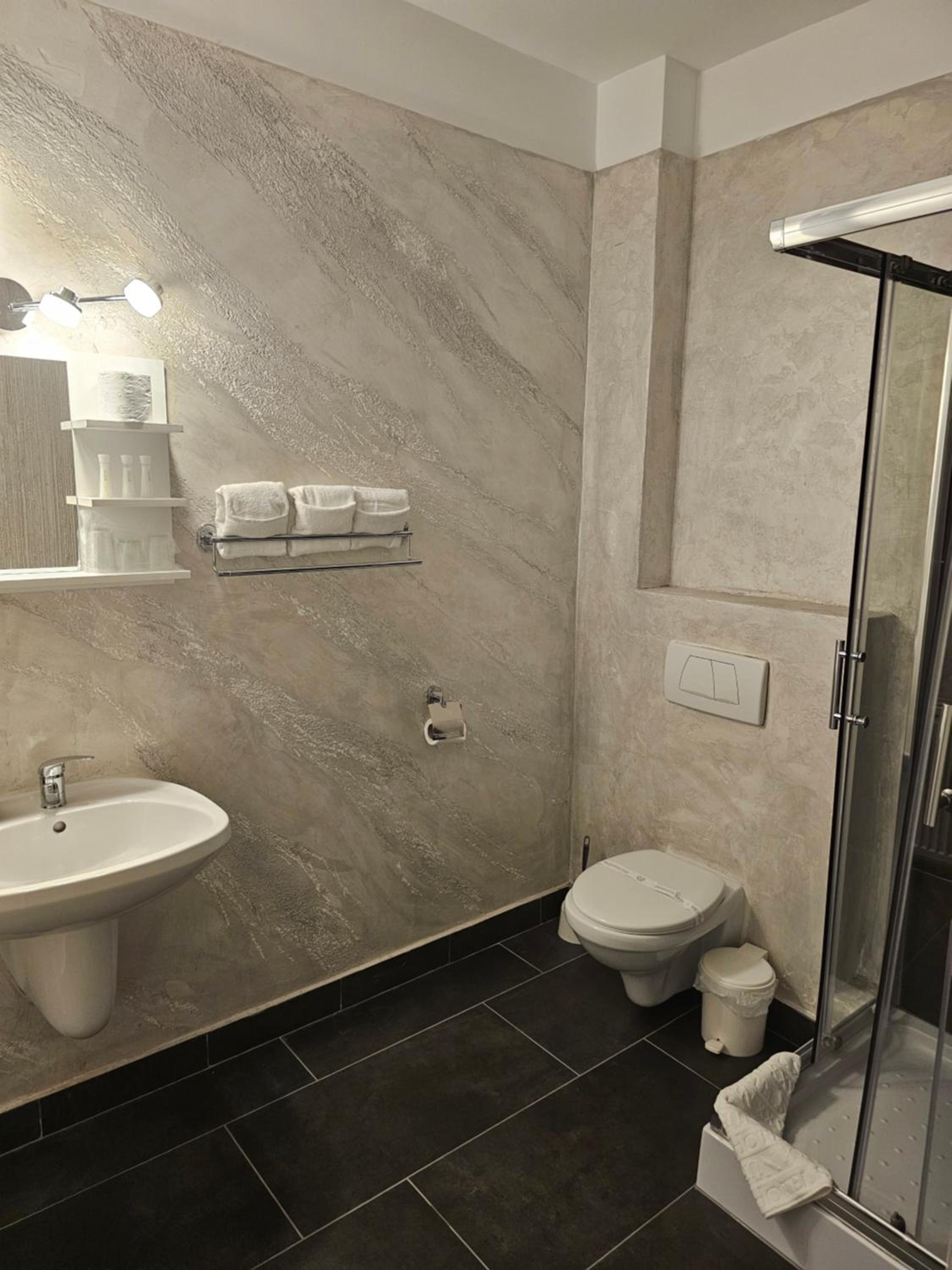 Classic Triple Room - Photo 2
