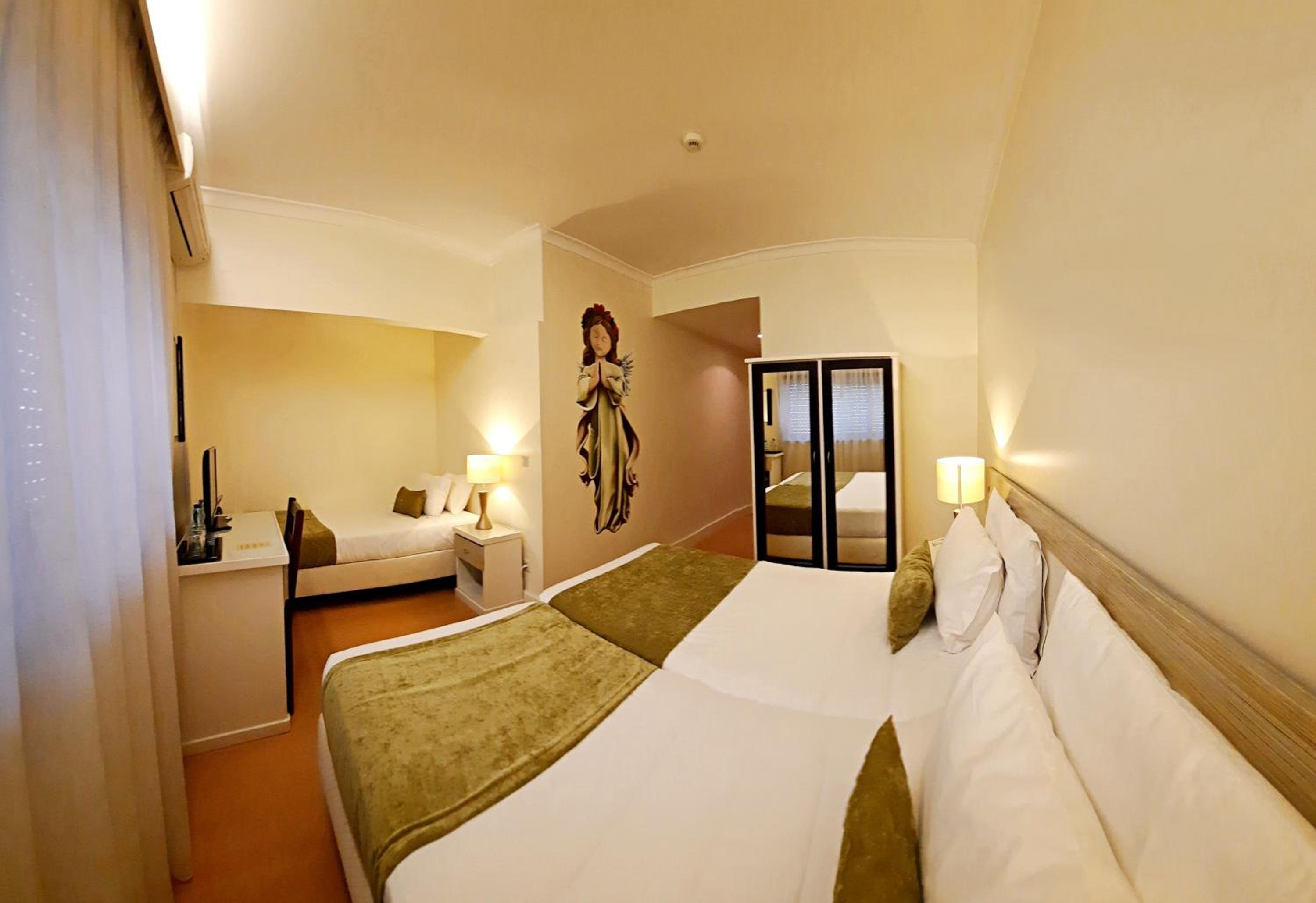 Triple Room with 3 Single Beds
