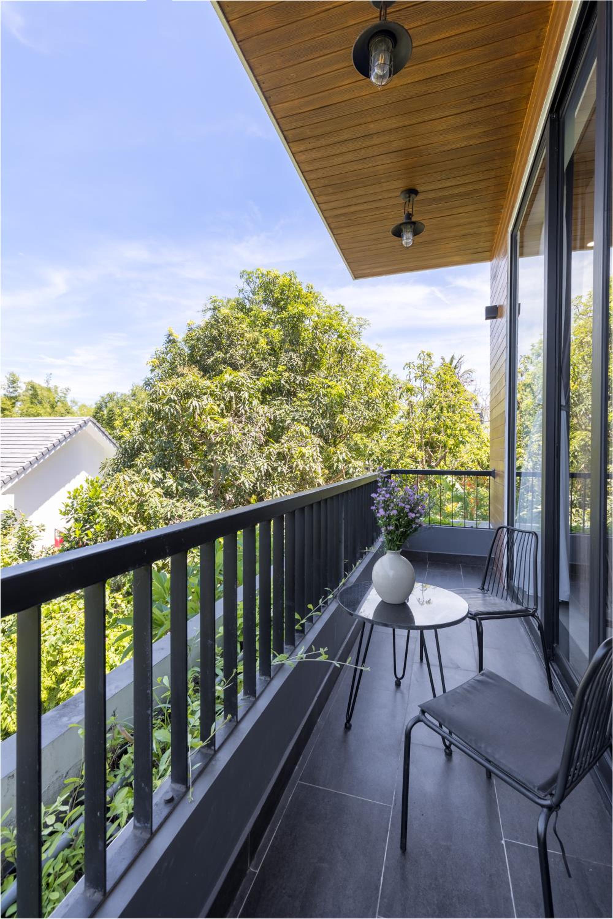 Deluxe Double Room with Balcony - Photo 8