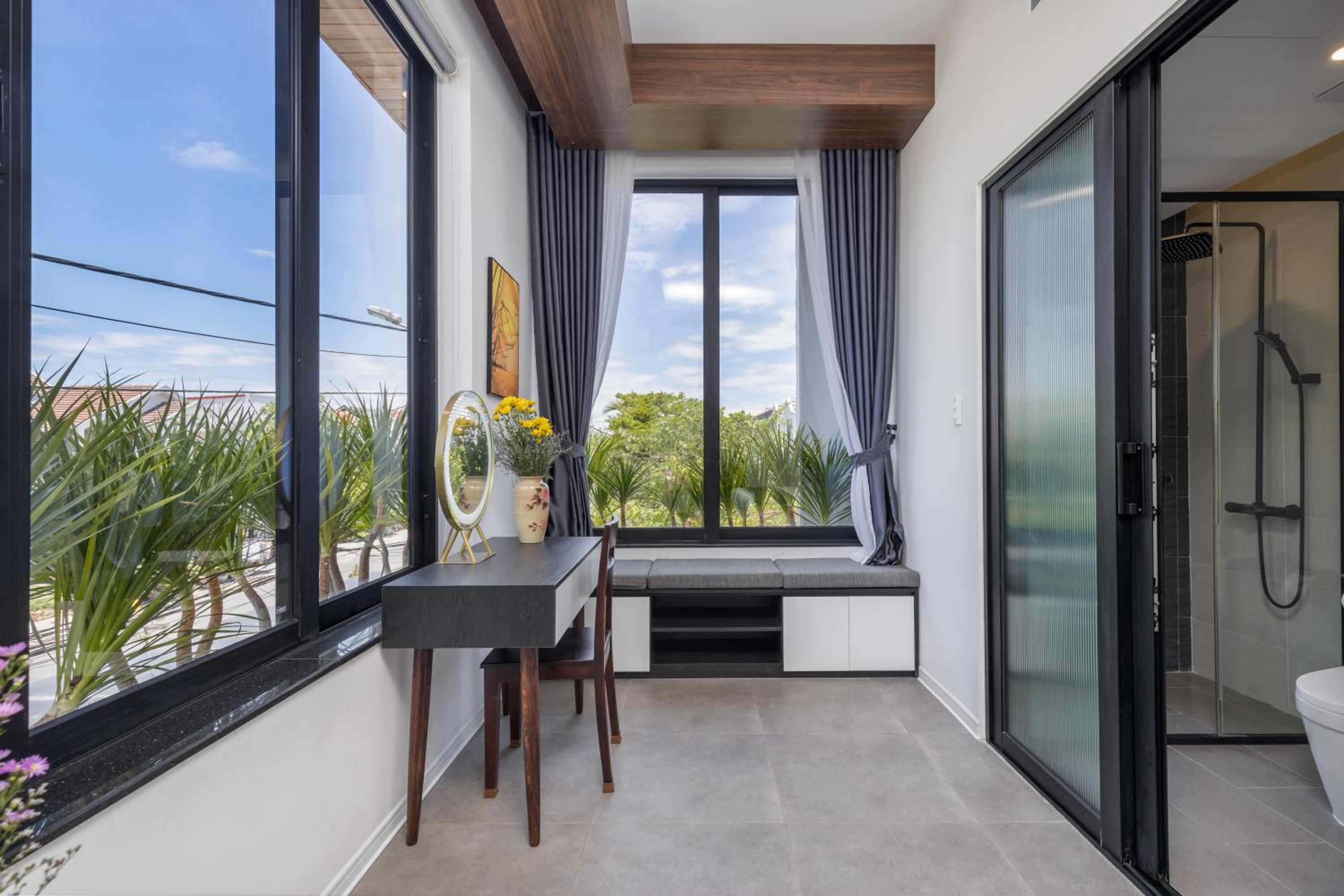 Deluxe Double Room with Balcony - Photo 6