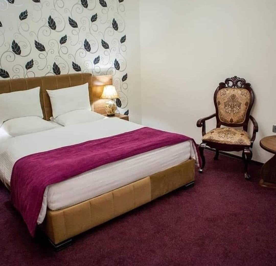 Standard King Room photo 3
