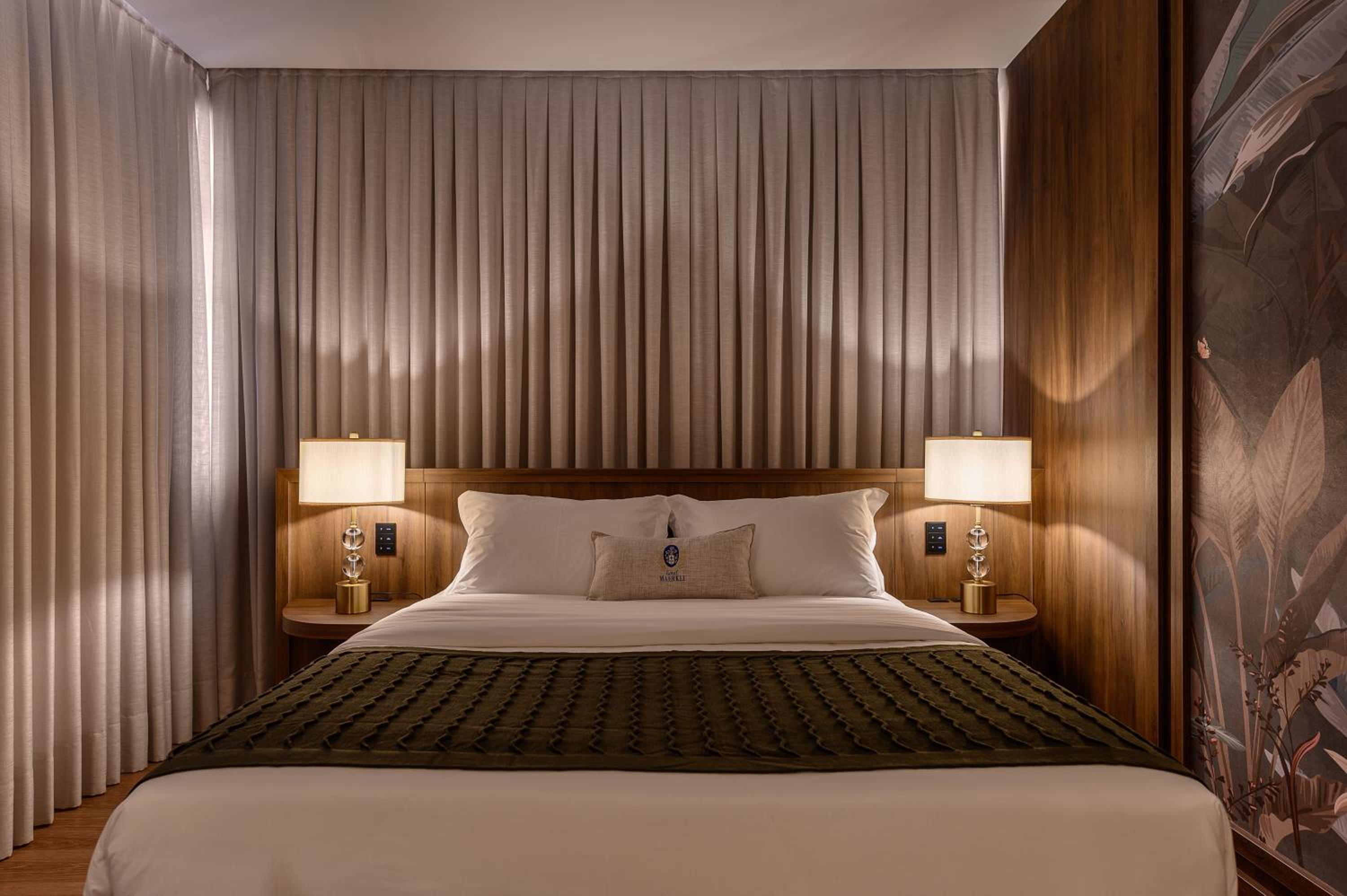 Queen Suite with Spa Bath