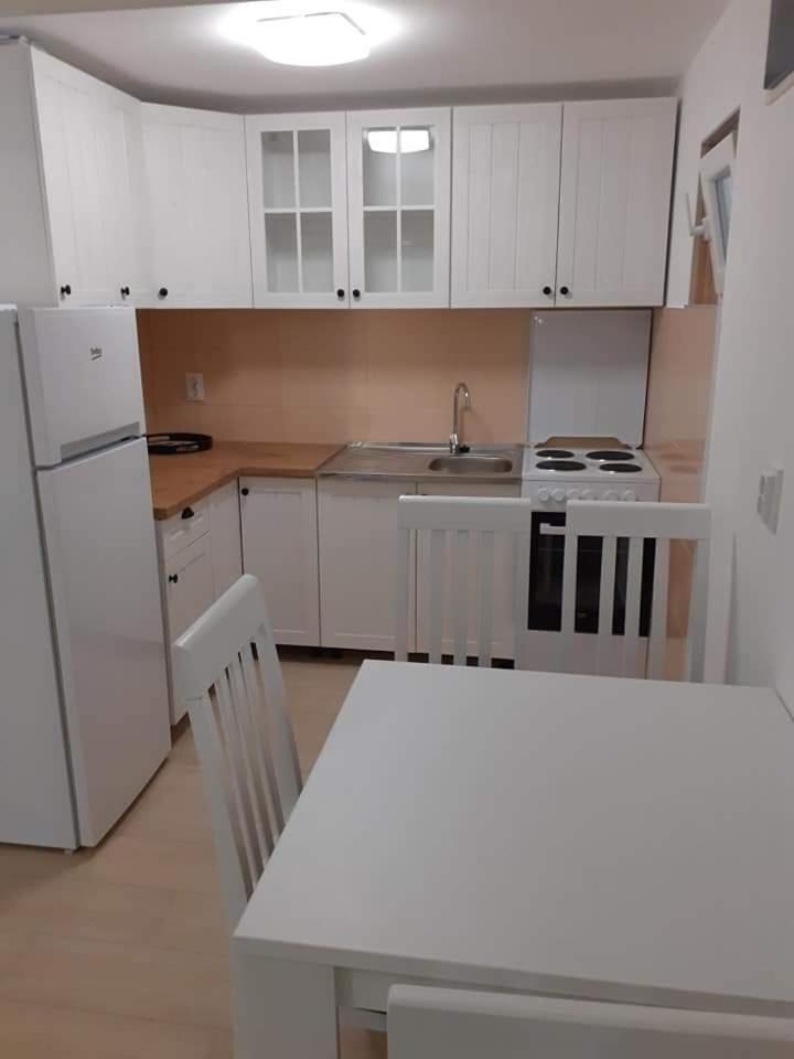 One-Bedroom Apartment photo 3