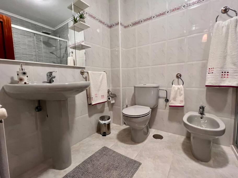 Three-Bedroom Apartment photo 2