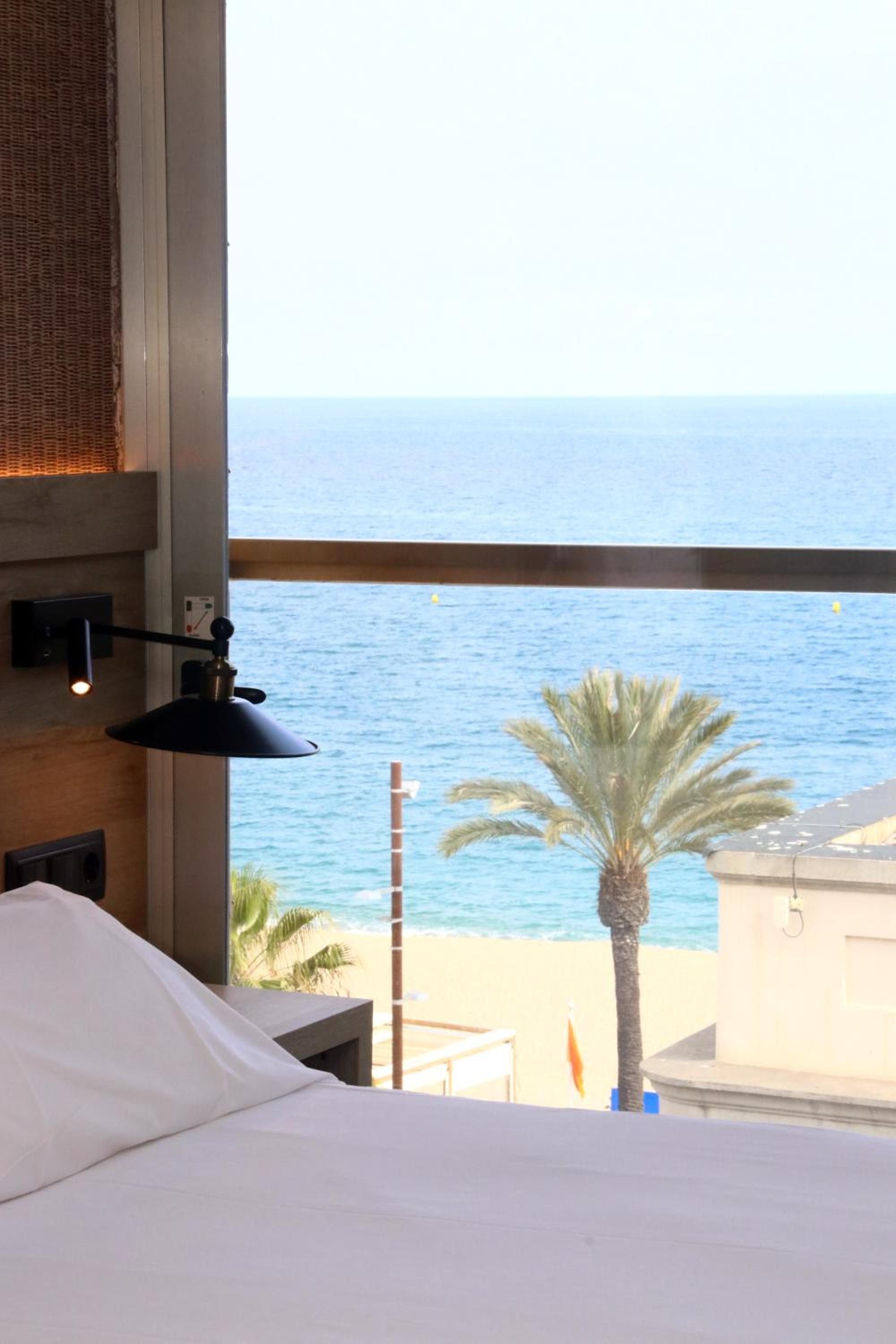 Premium Double Room with Terrace - Photo 3