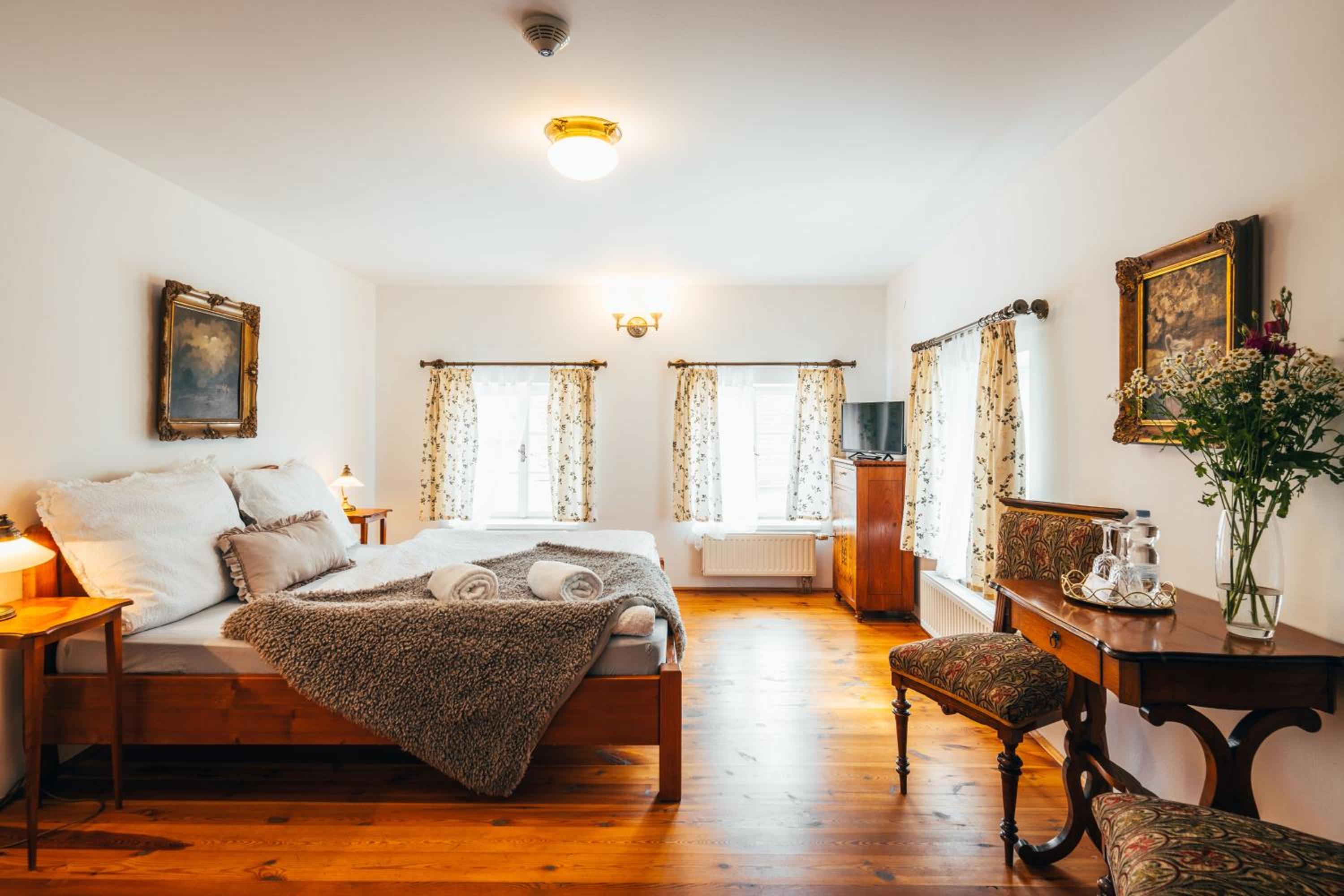 Large Double Room photo 3