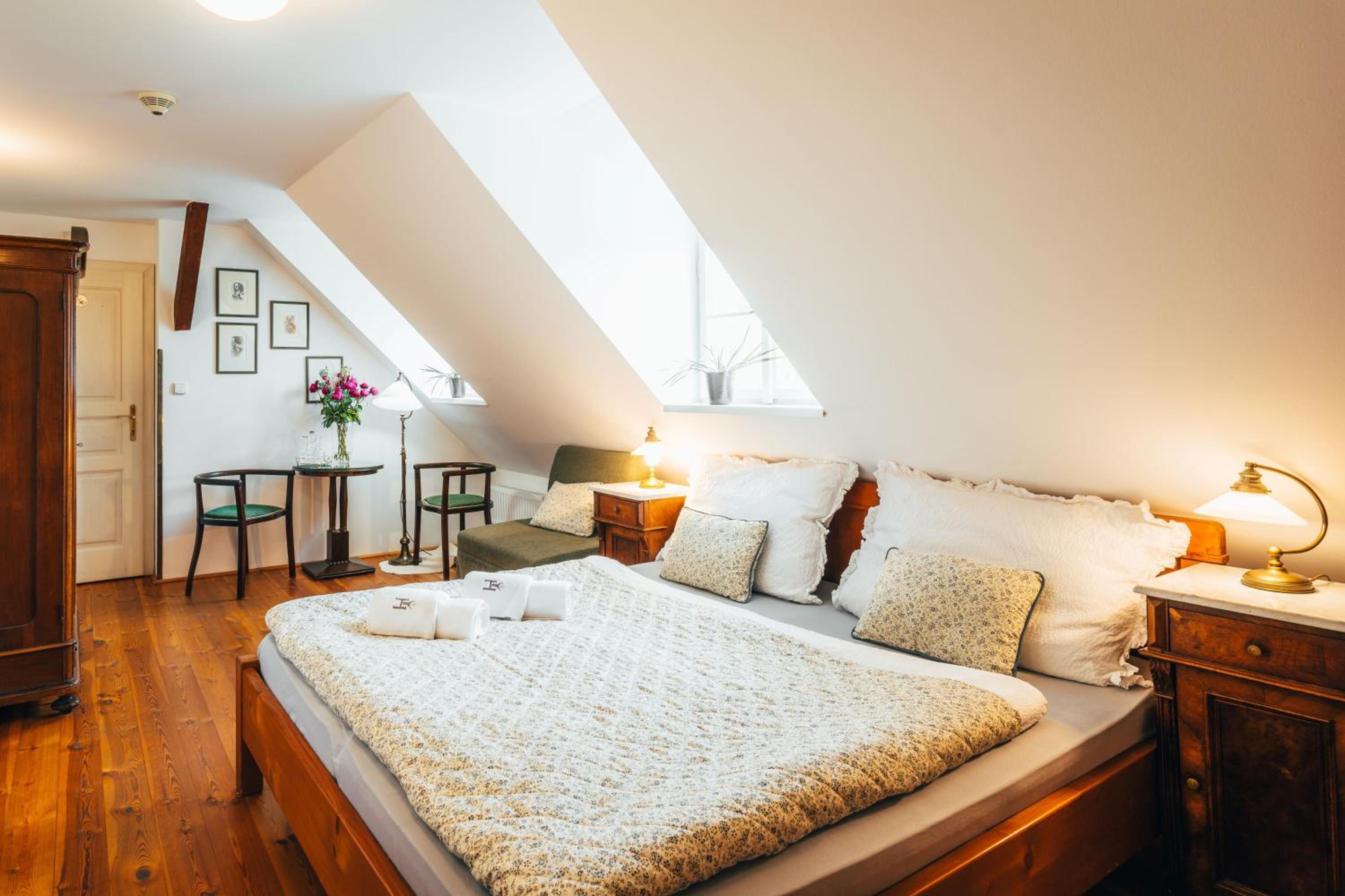 Large Double Room photo 3