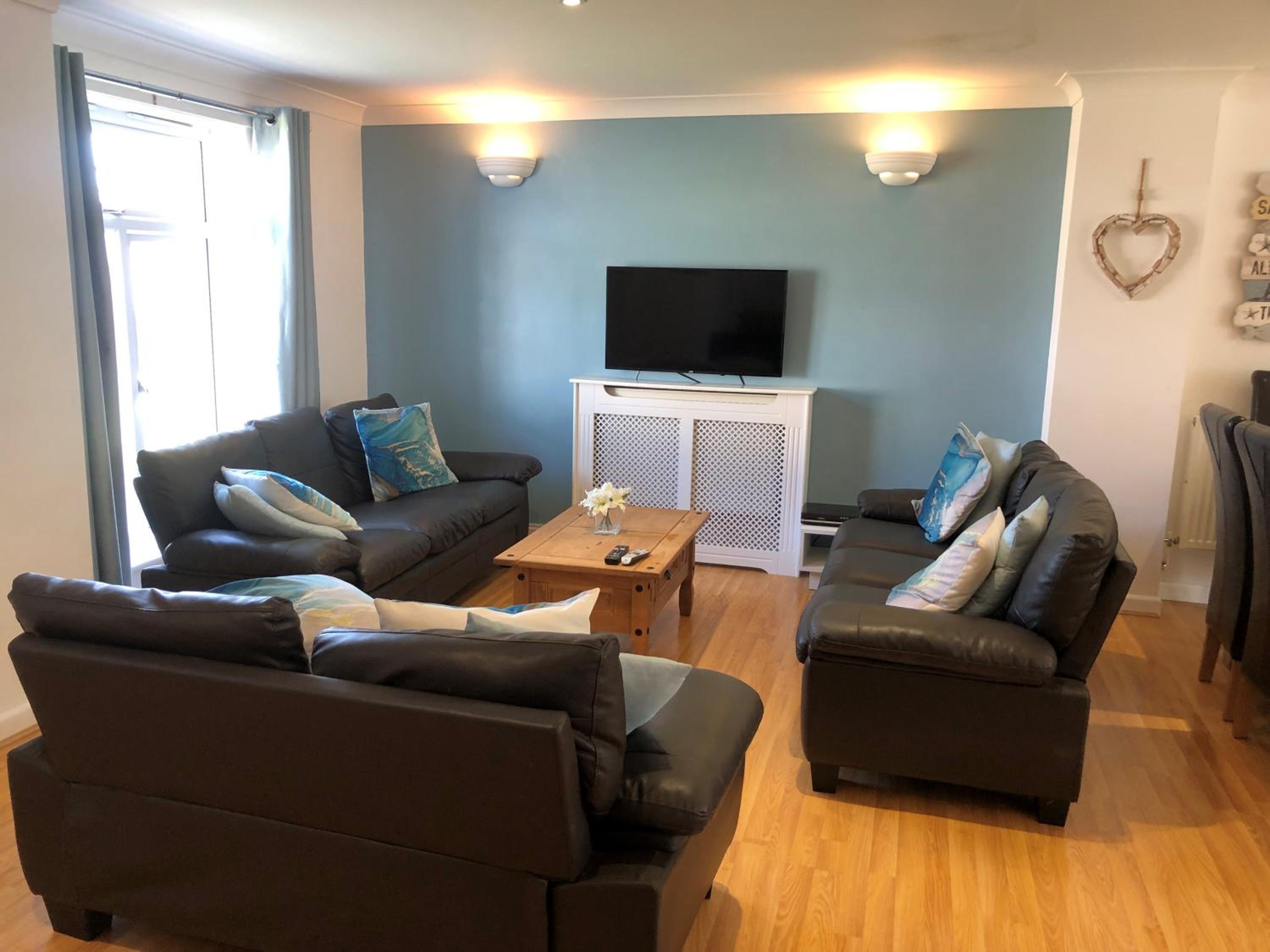 Four-Bedroom House photo 2
