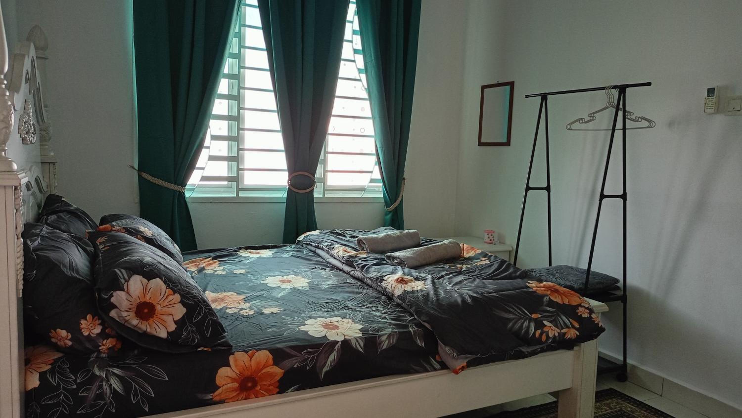 Four-Bedroom House photo 1