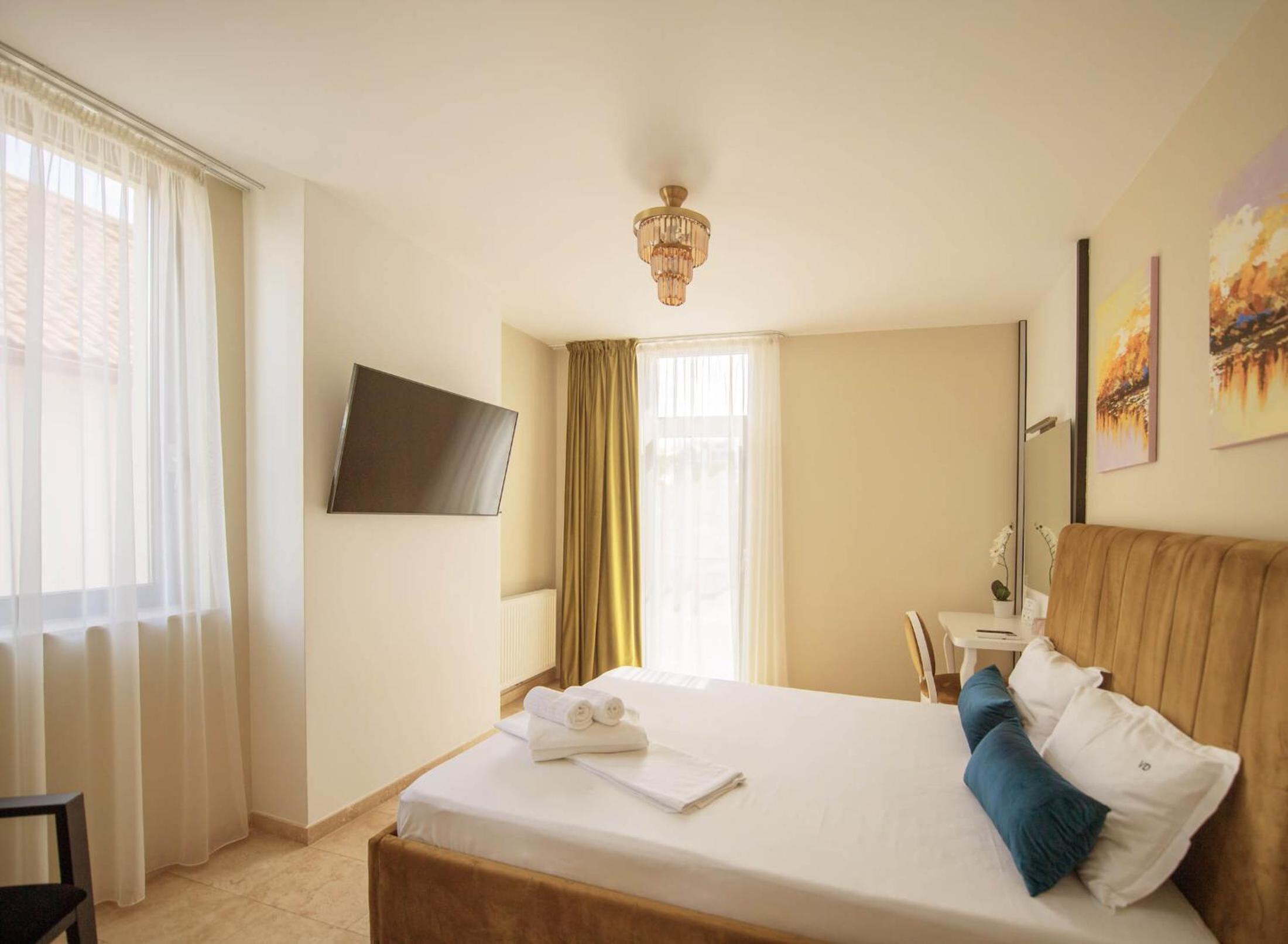 Deluxe Double Room - Photo 1