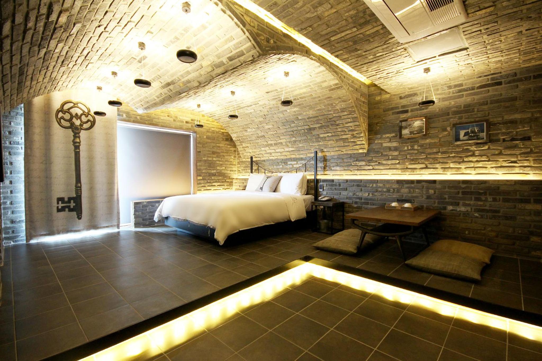 Double Room - Photo 11