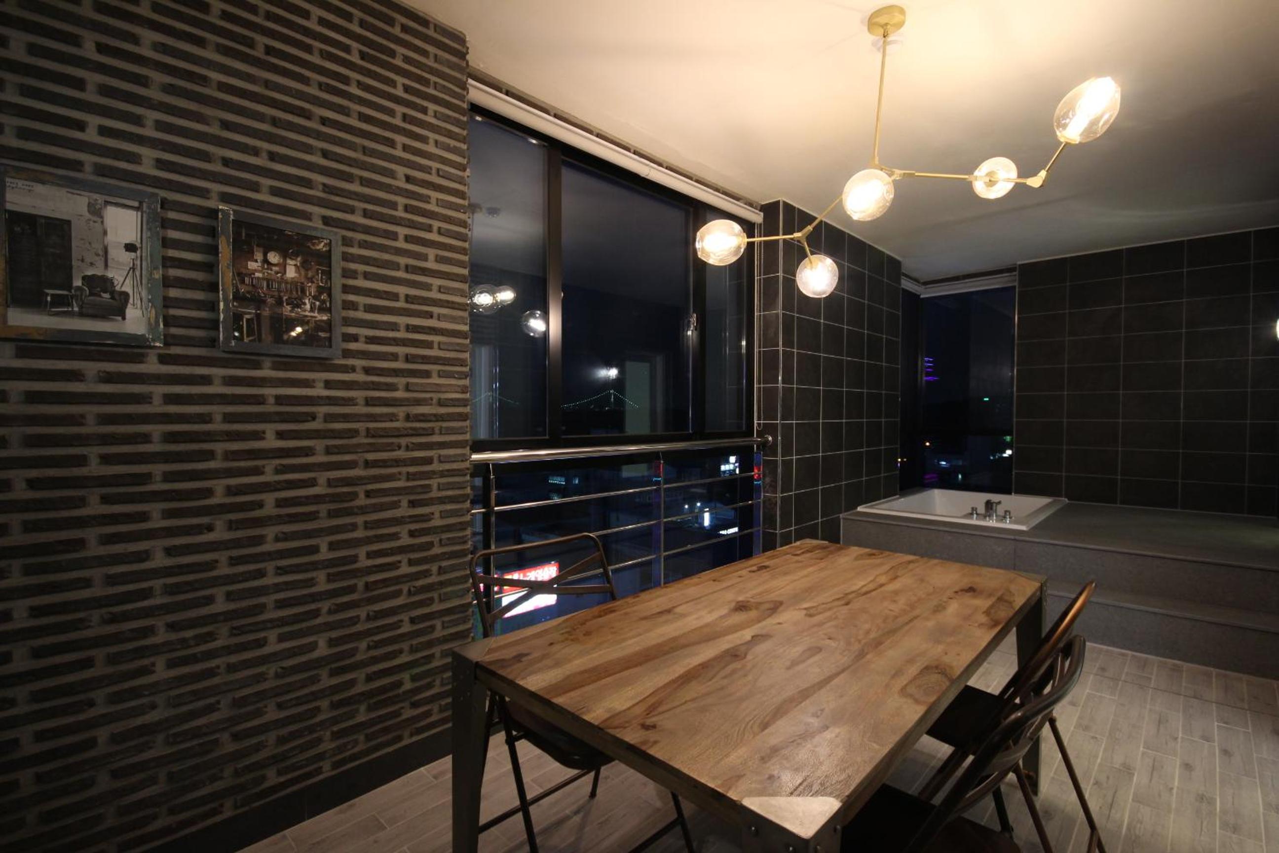 Deluxe Suite - Photo 9