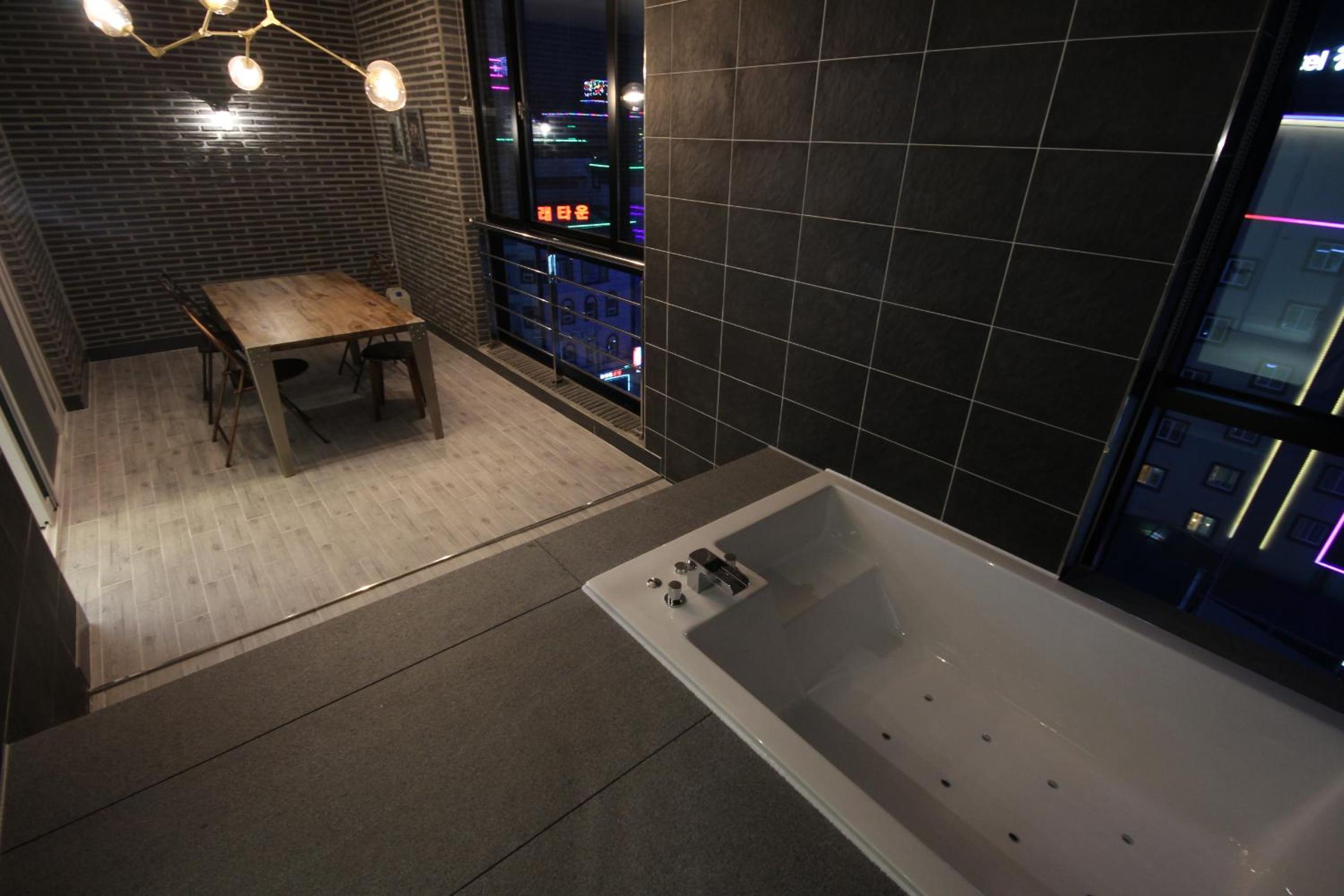 Deluxe Suite - Photo 4