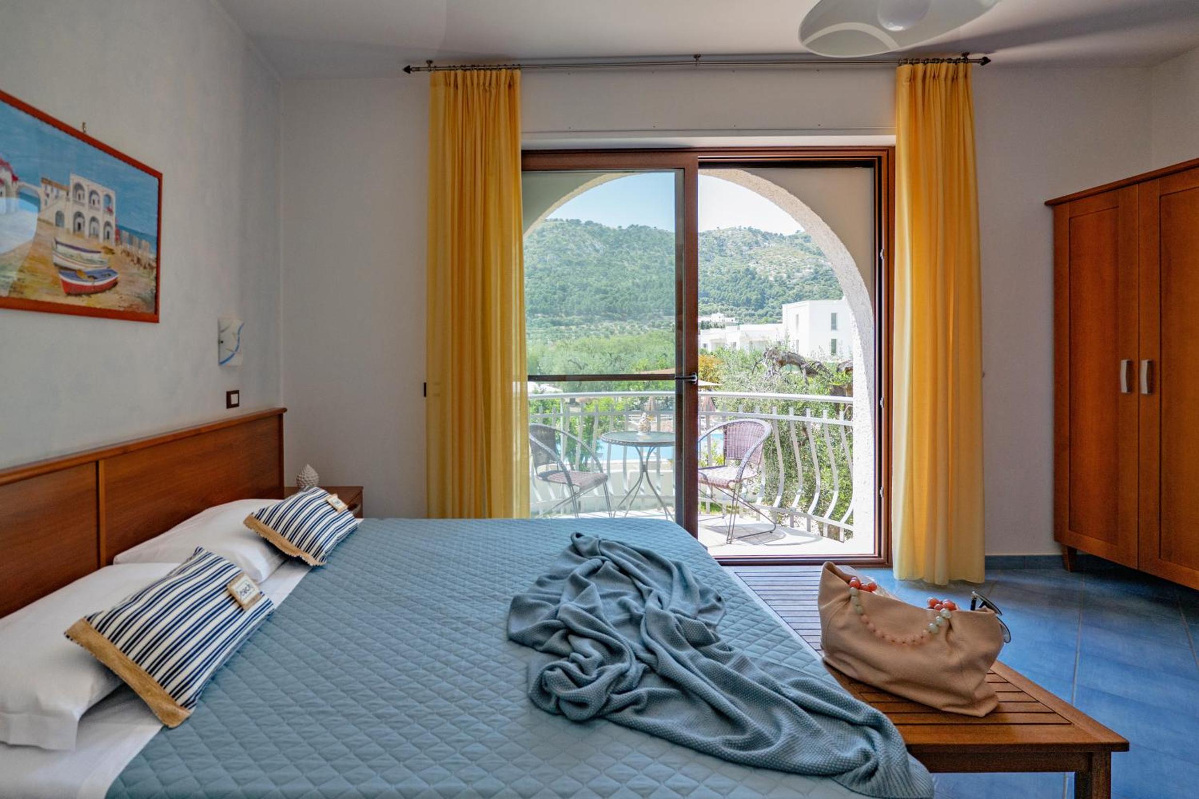 Studio with Balcony - Photo 4