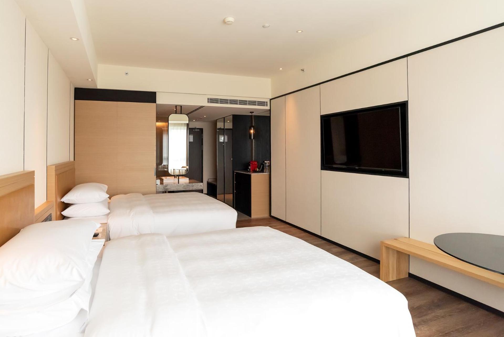 Executive Twin Room with Lounge Access photo 3