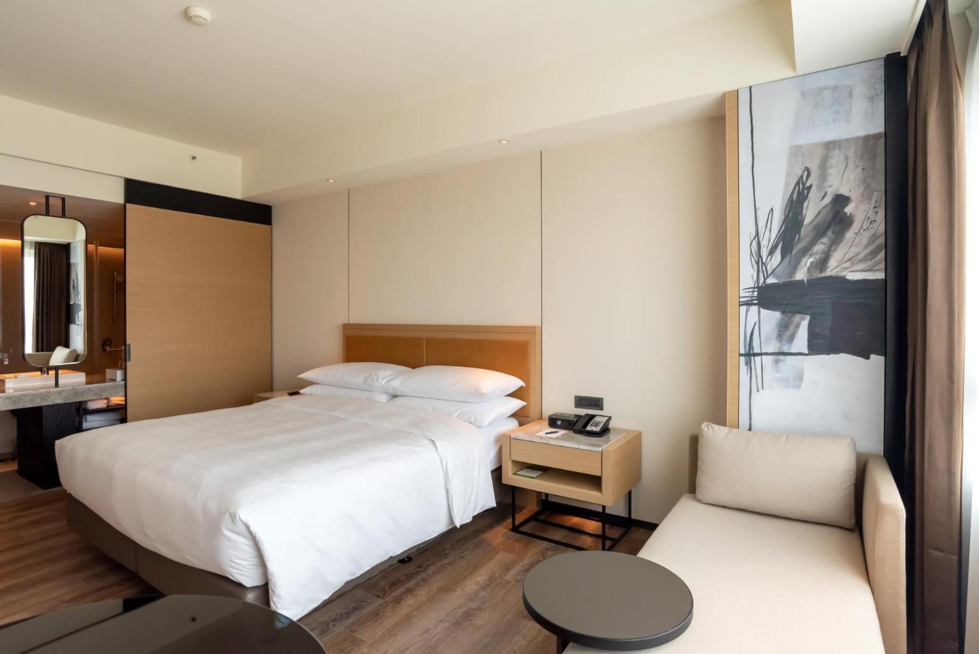 Executive King Room with Lounge Access
