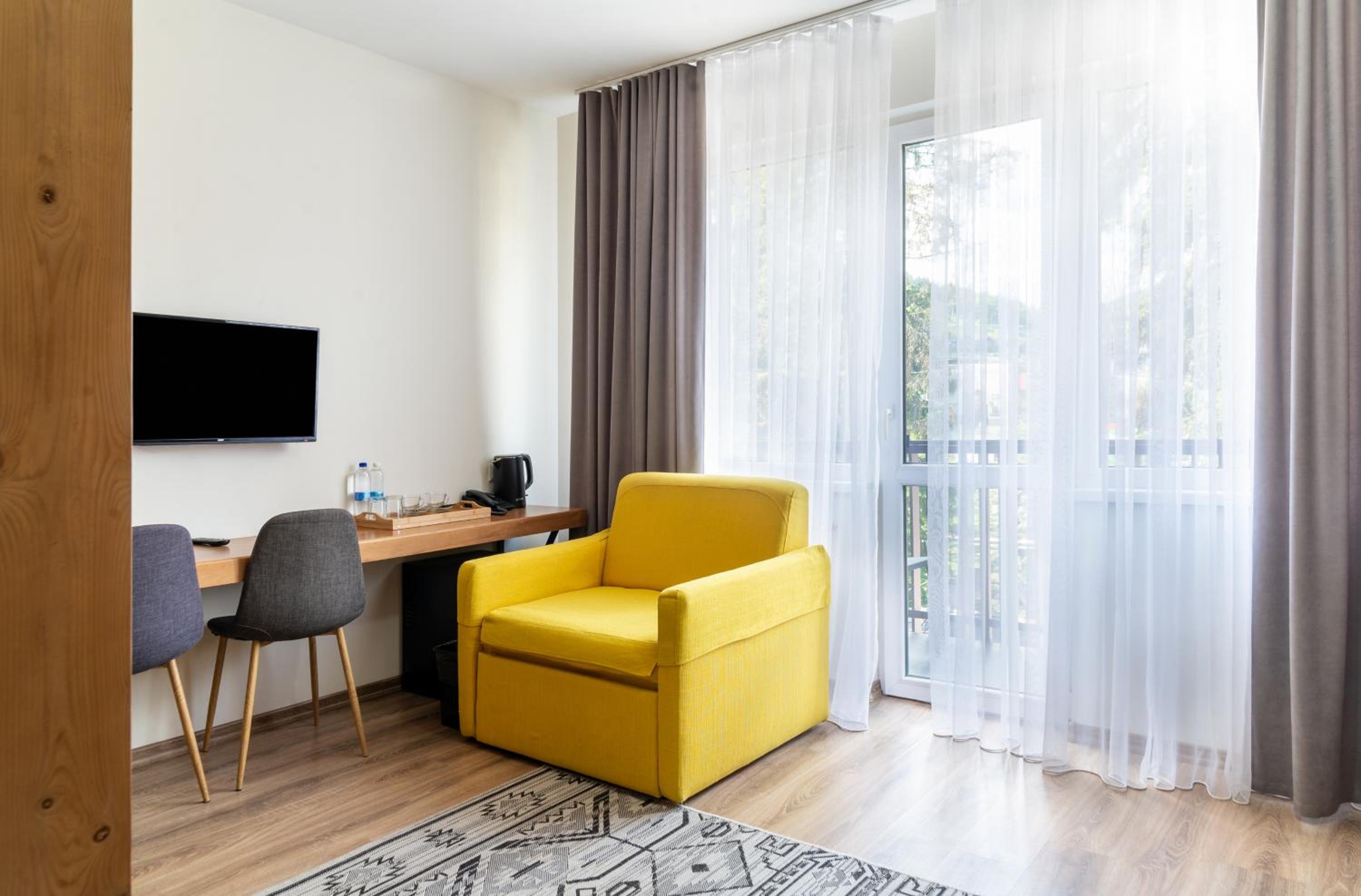 Standard Room with Balcony and Mountain View photo 3