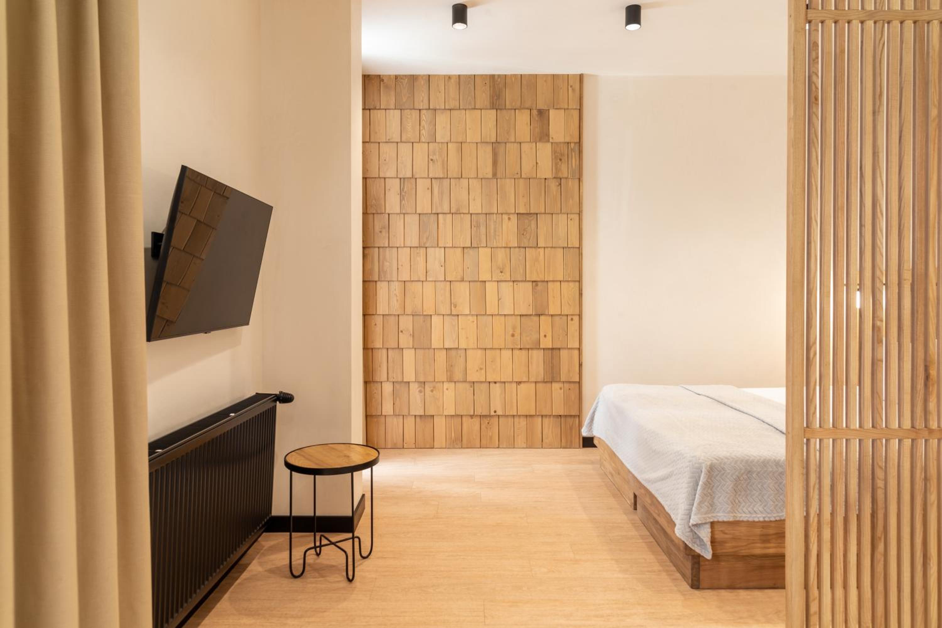 One-Bedroom Suite with Mountain View photo 2