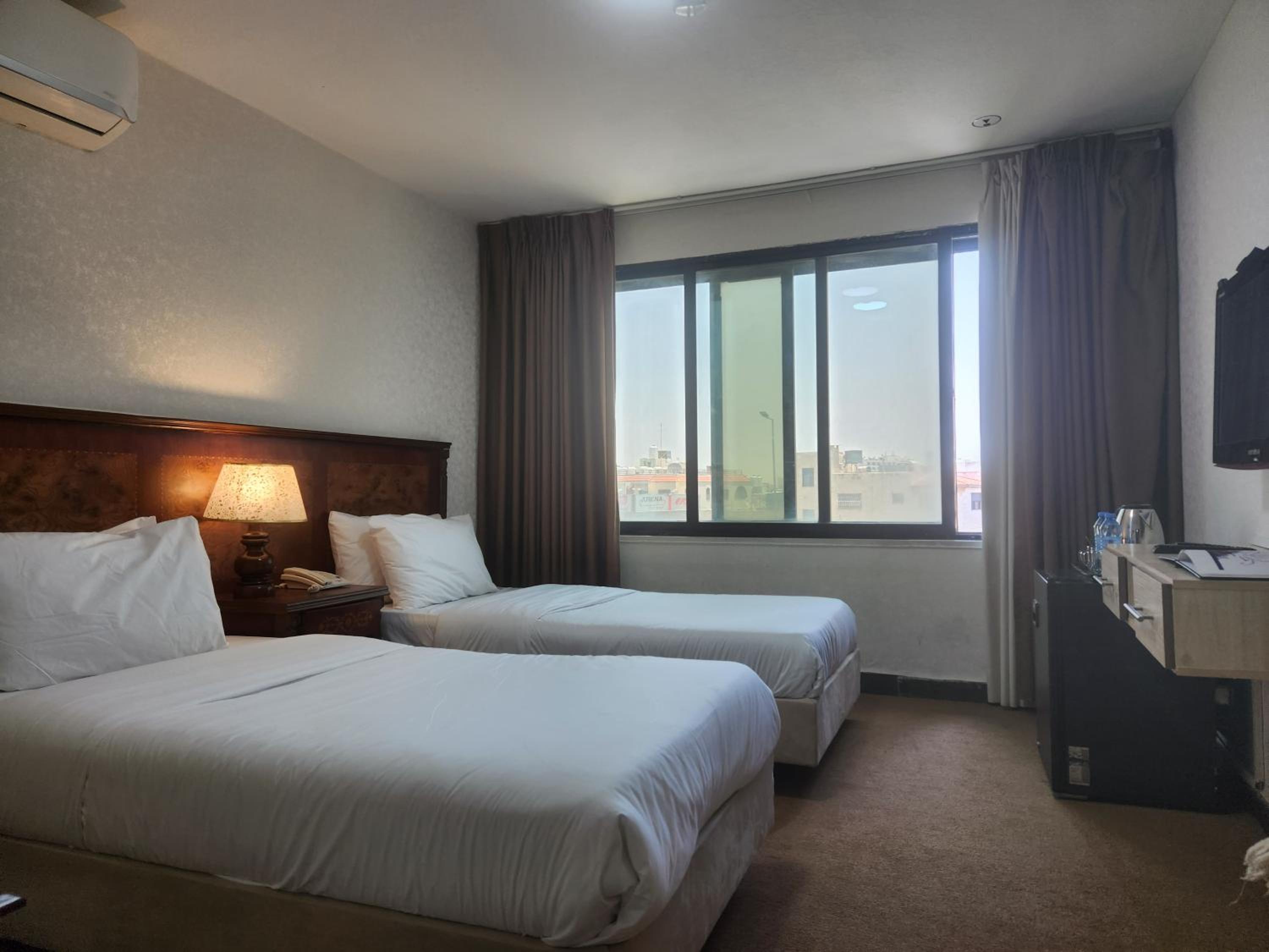 Deluxe Twin Room - Photo 1