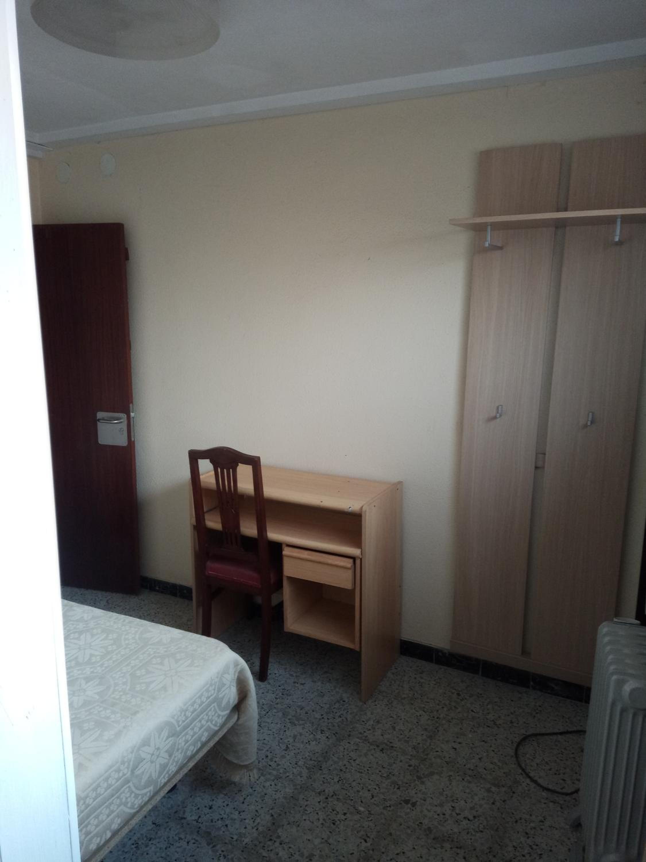 Single Room with Private Bathroom photo 3