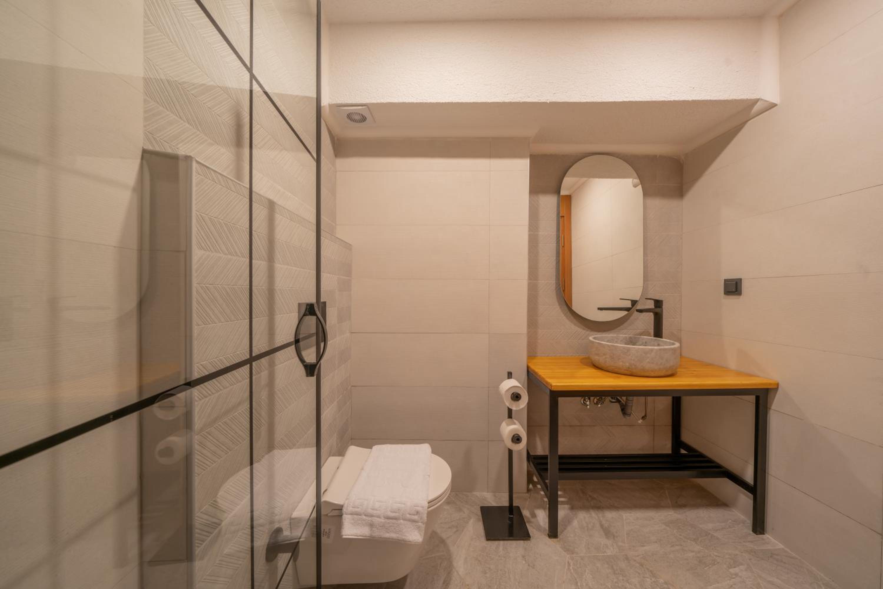 Deluxe Double Room with Side Sea View - Photo 3