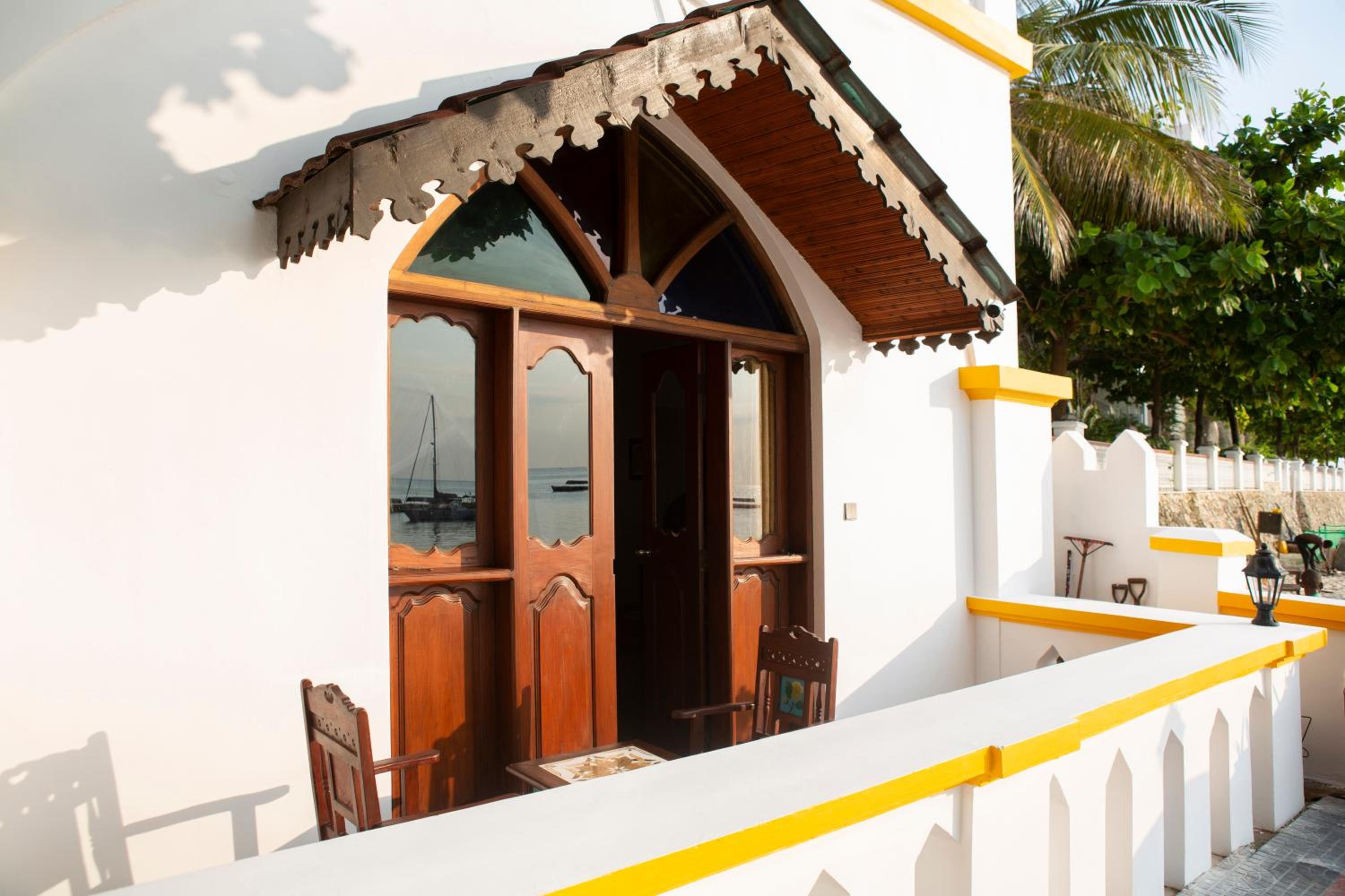 Deluxe Suite with Balcony & Beach View