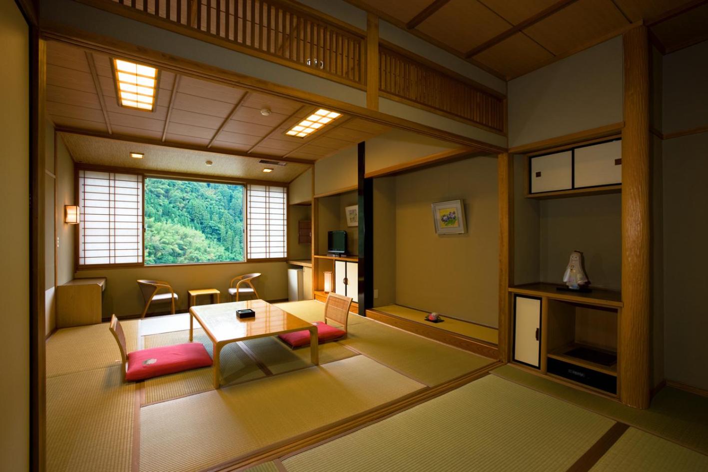 Superior Japanese-Style Room