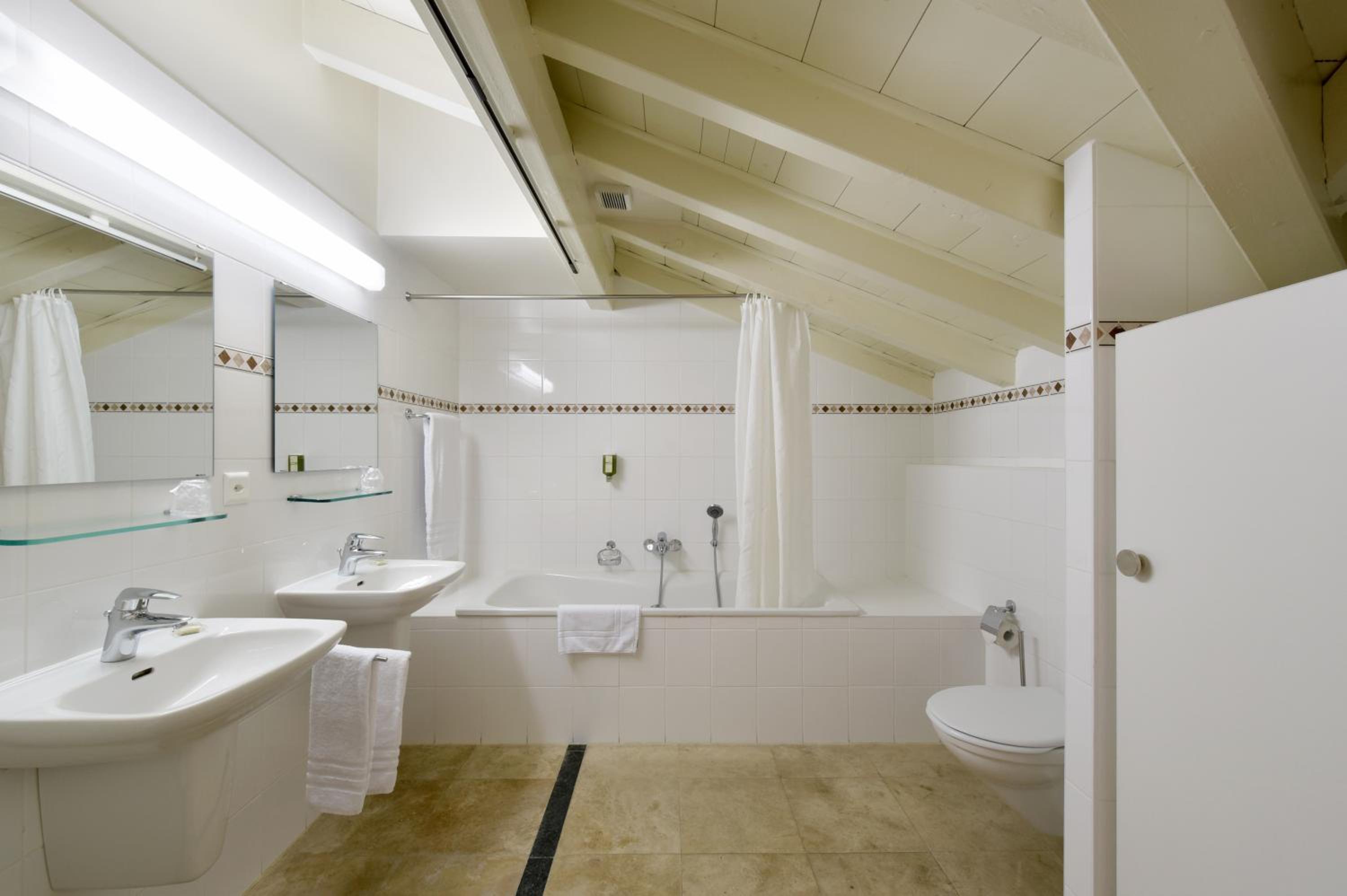 Double or Twin Room photo 3