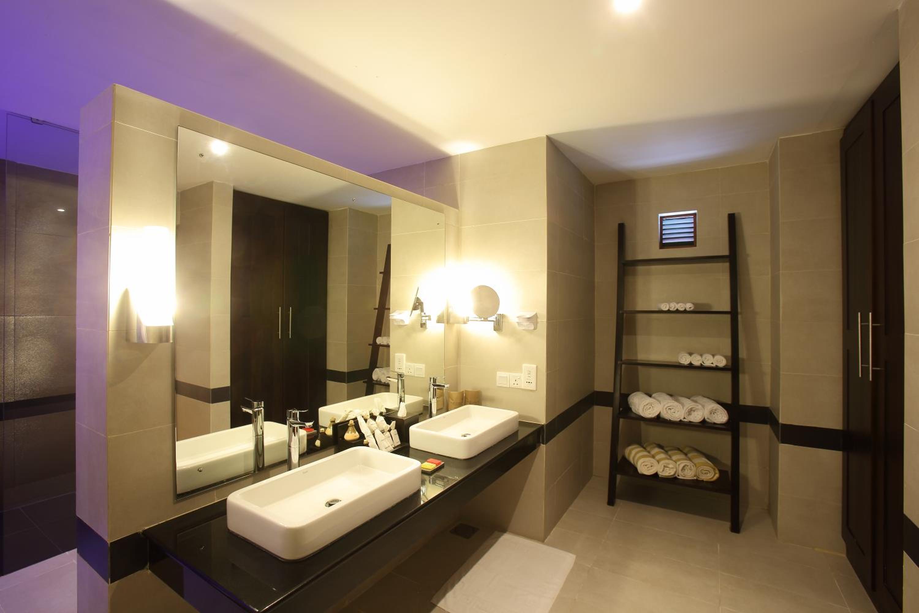 Deluxe Double Room with Sea View - 10% Off at Seaside Social Lounge & Bar & 15% Off on Spa, Black Coral & Center Point Restaurants photo 2