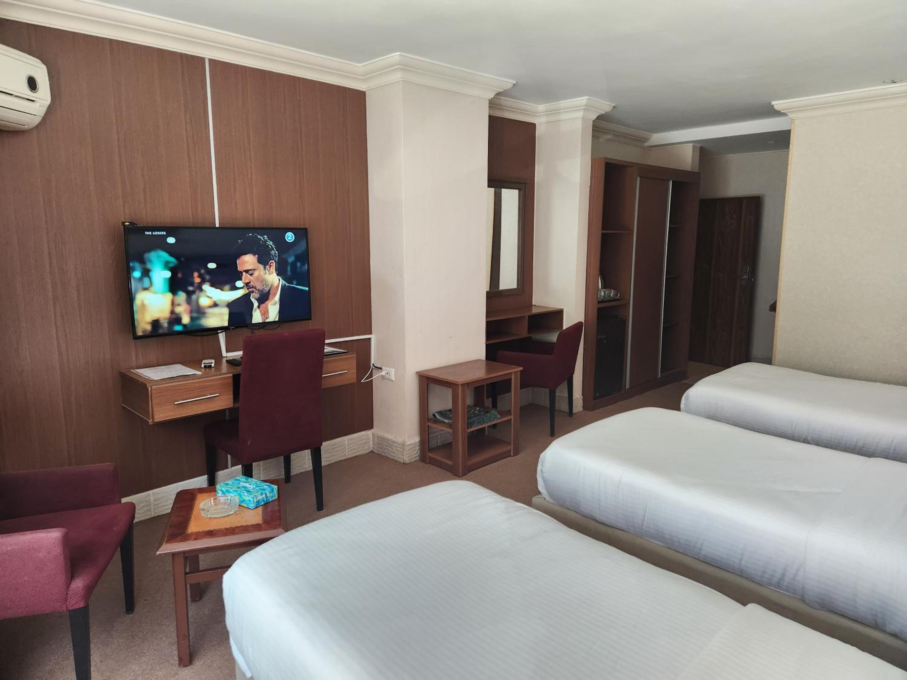 Economy Triple Room - Photo 4