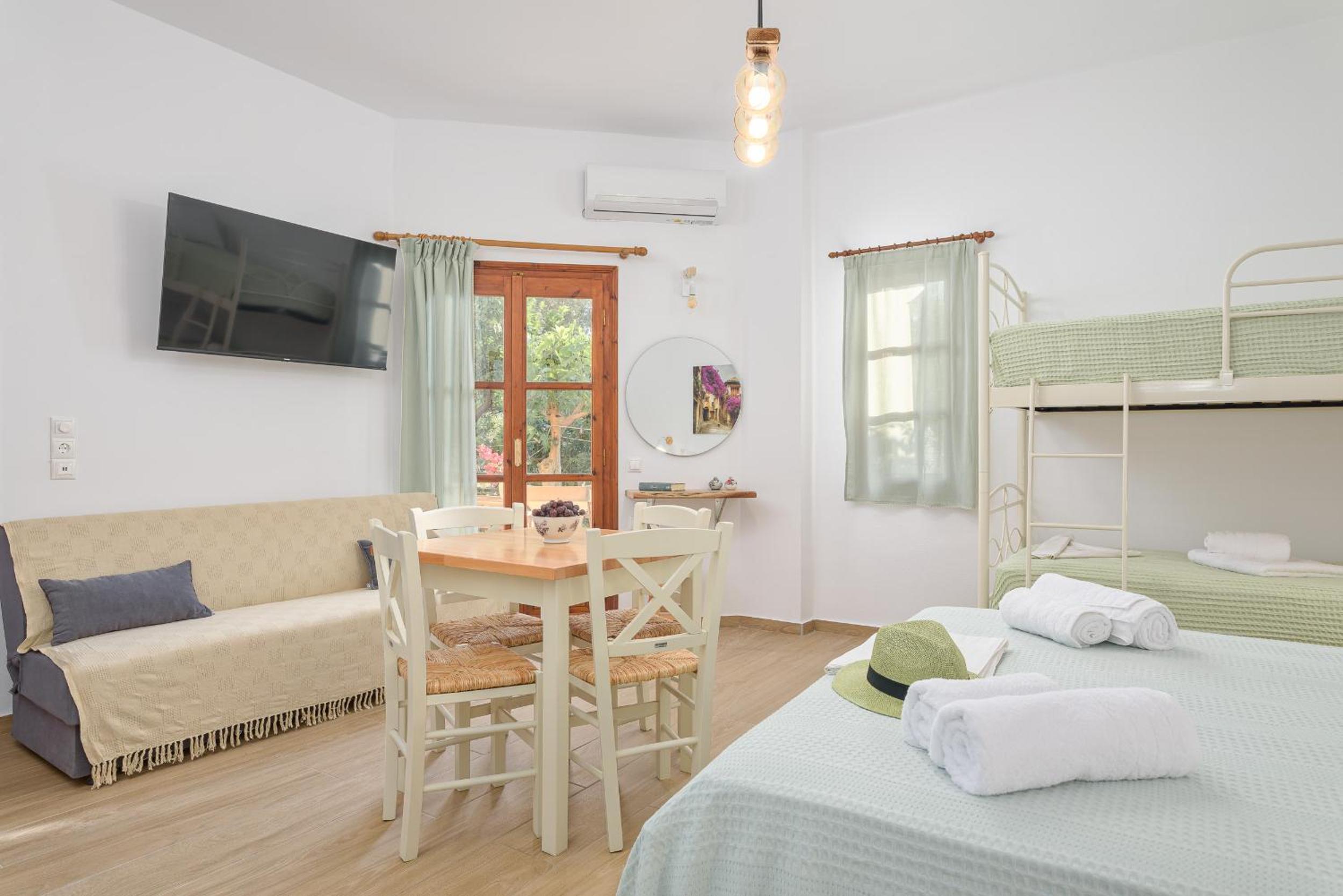Apartment with Mountain View photo 3