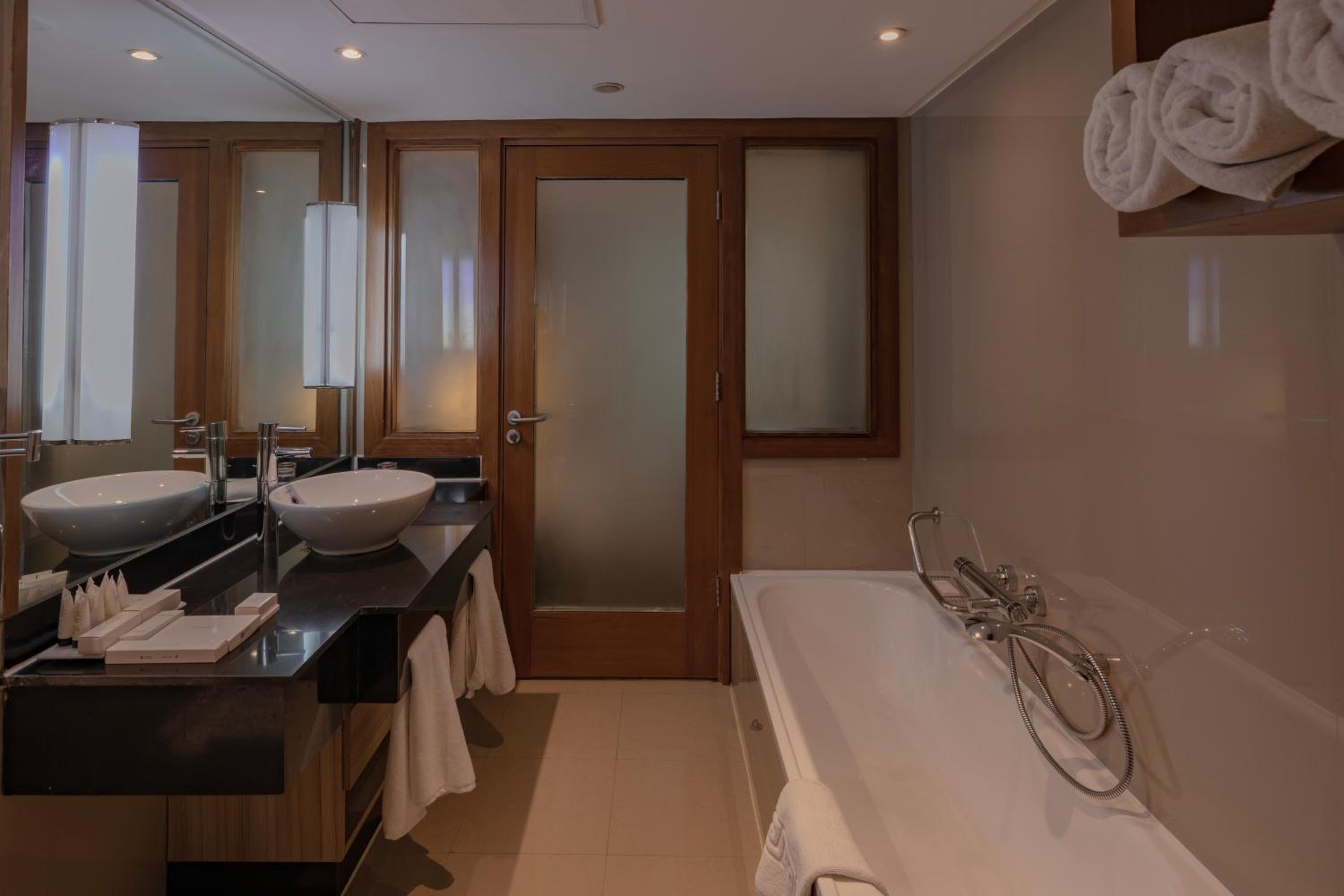 Diplomatic Suite - Photo 8