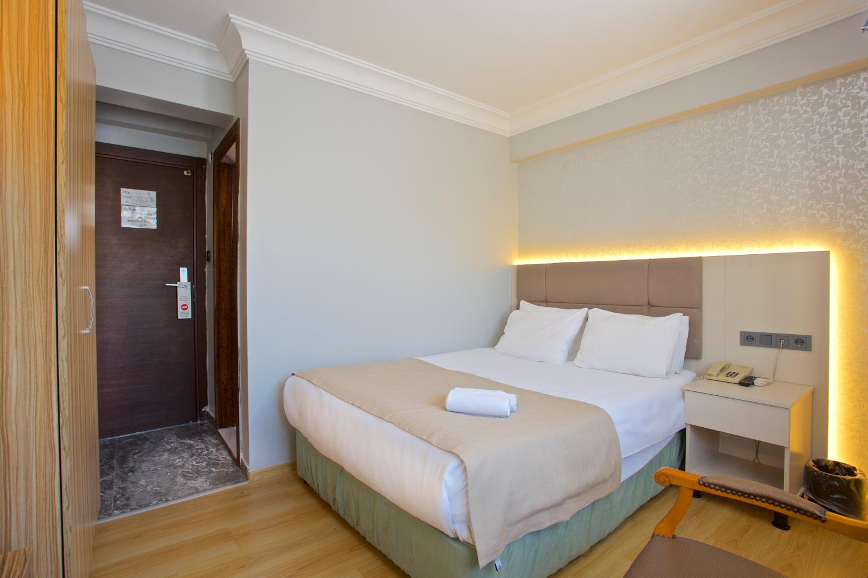 Budget Double or Twin Room photo 2