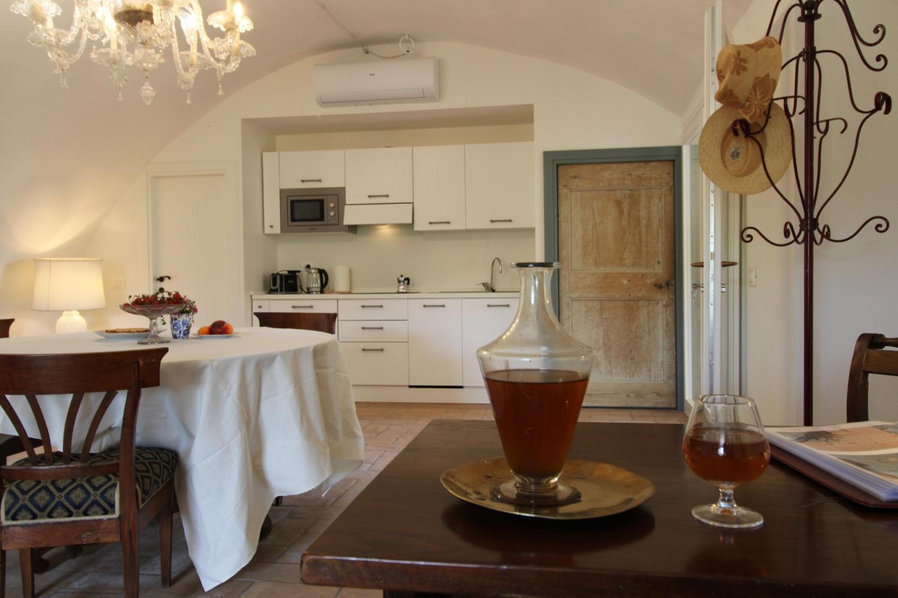 Studio Apartment - Photo 9